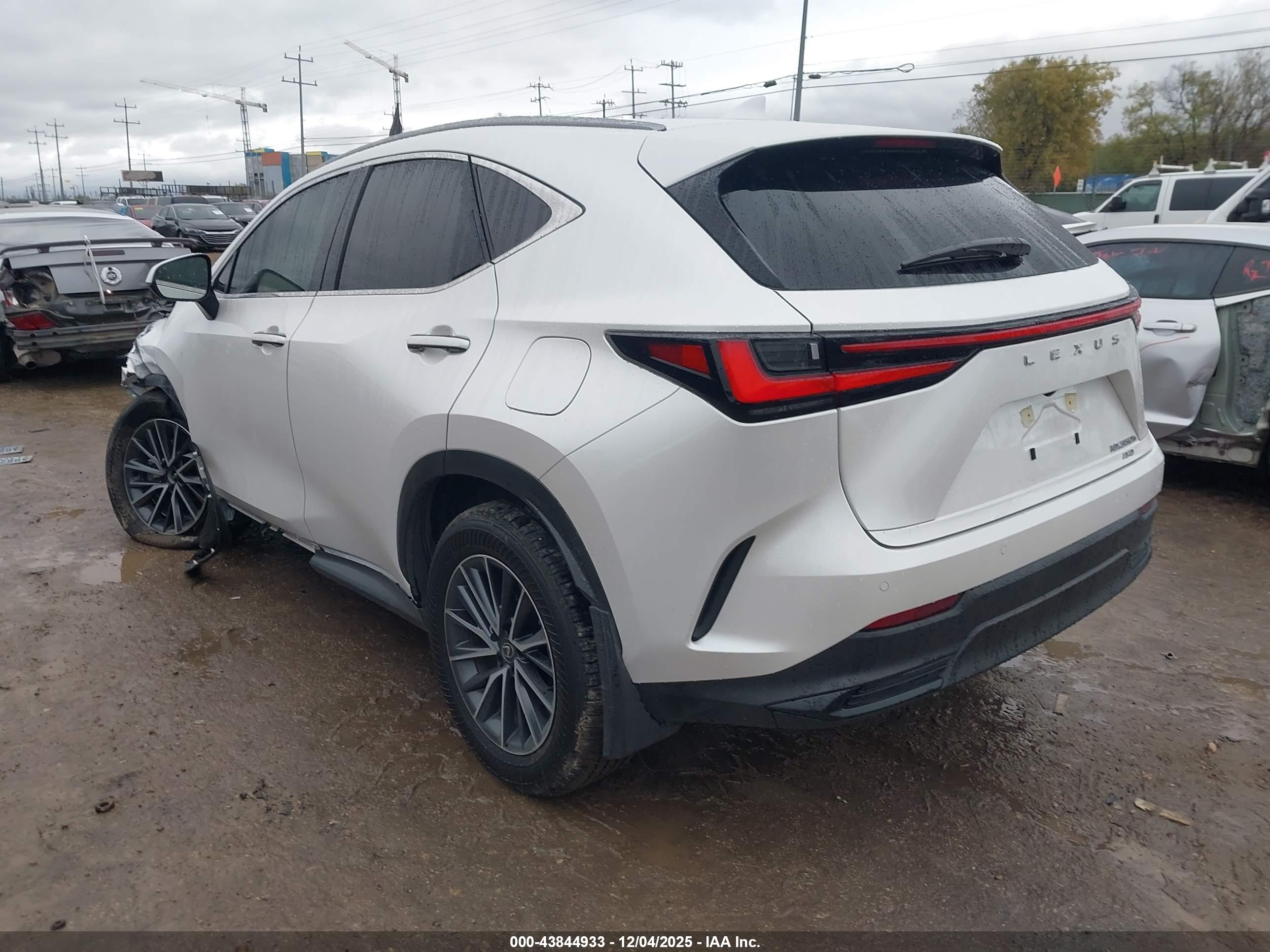 LEXUS NX image 3