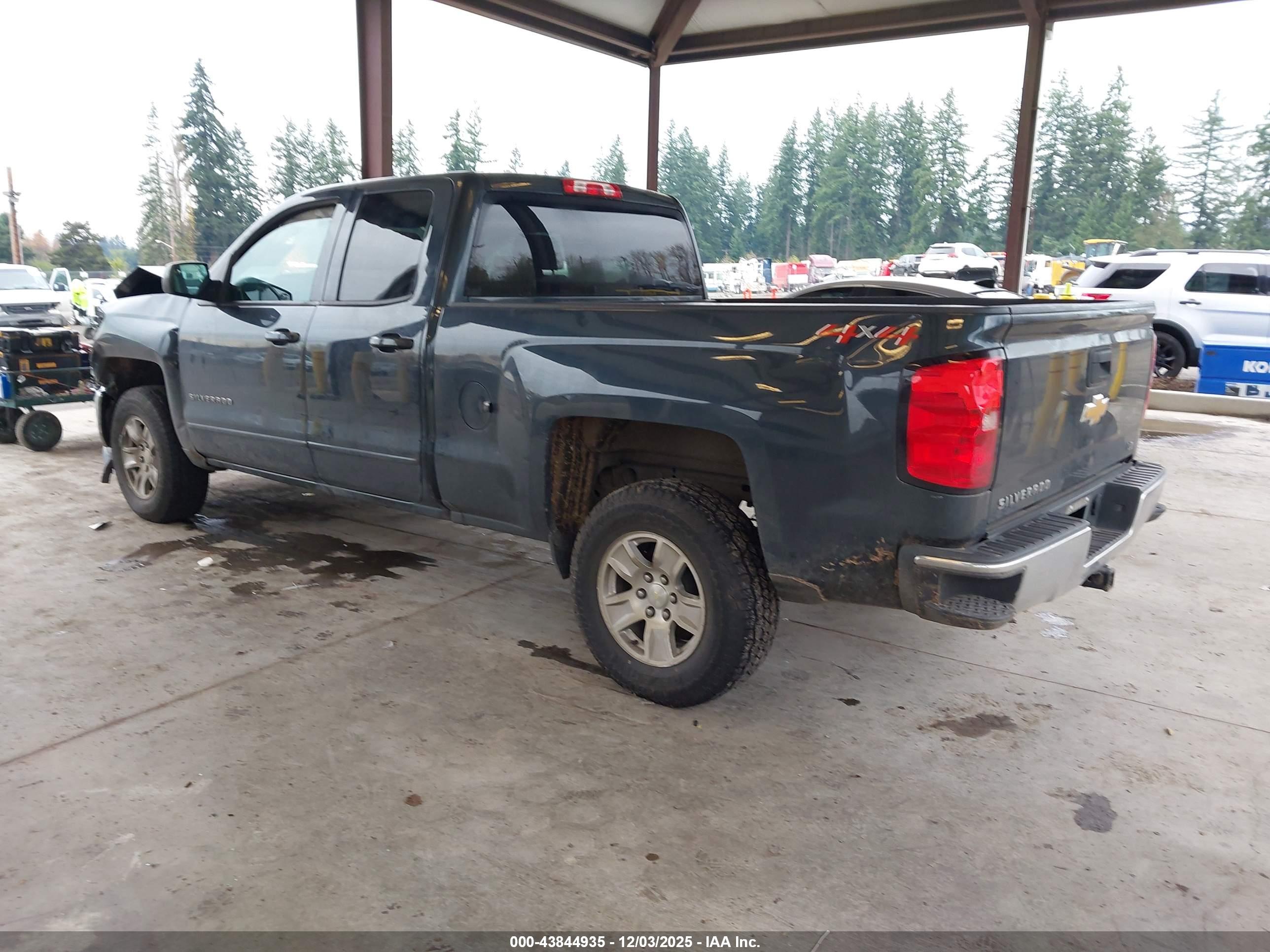 CHEVROLET SILVERADO image 3