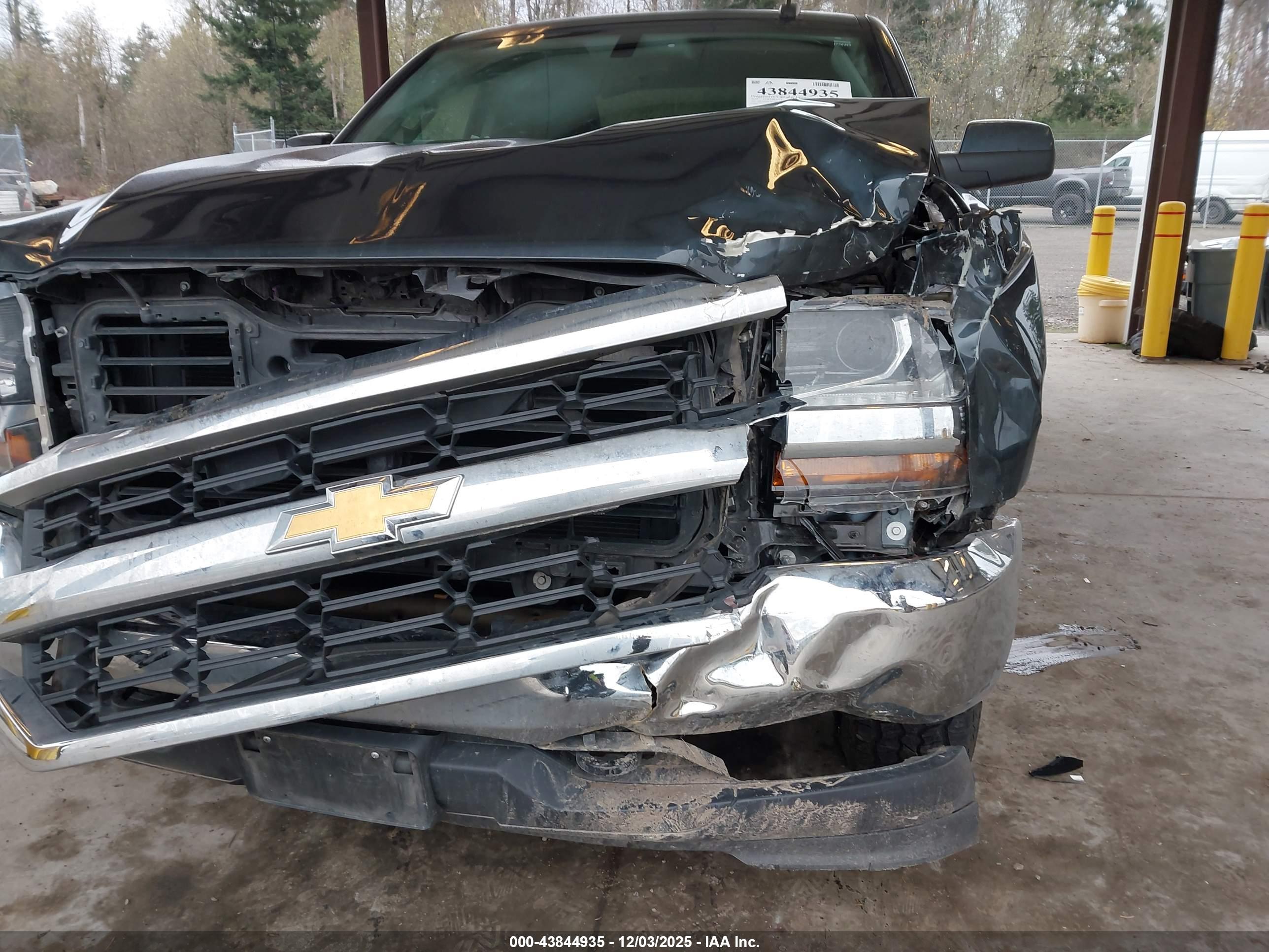 CHEVROLET SILVERADO image 6