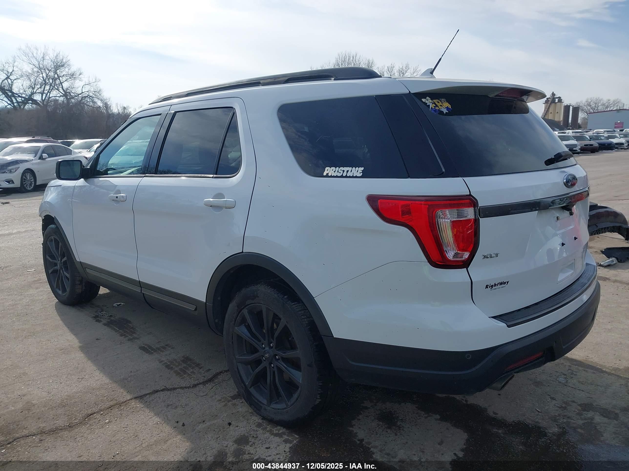 FORD EXPLORER image 3