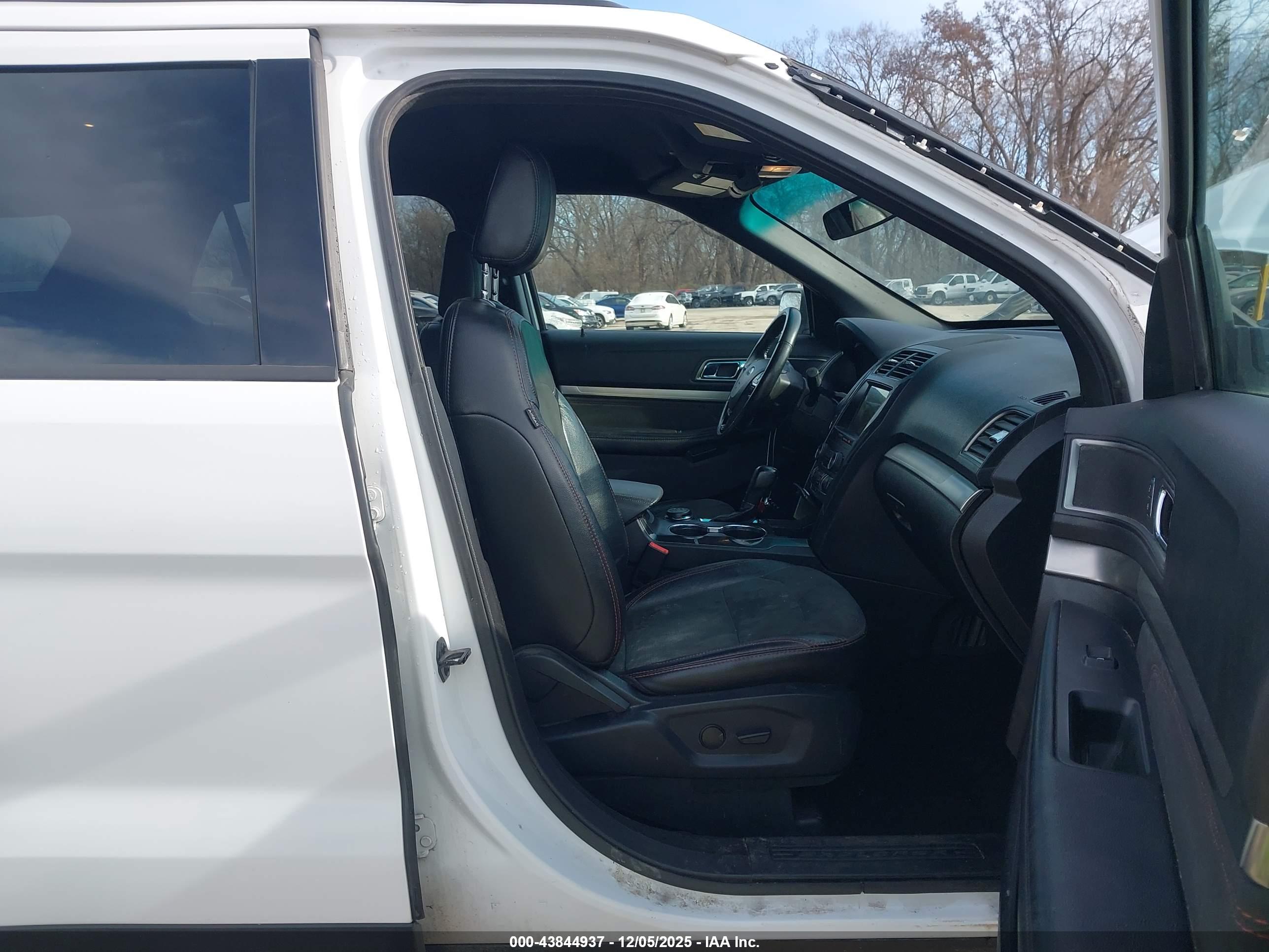 FORD EXPLORER image 5