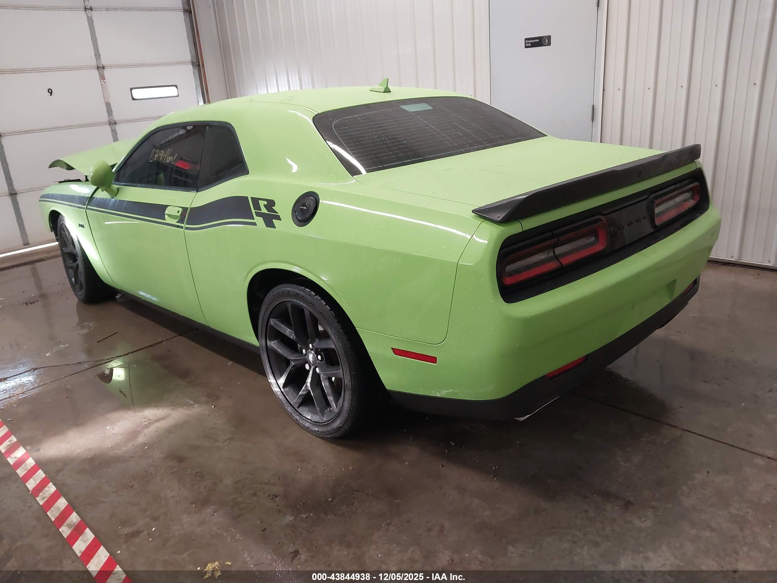 DODGE CHALLENGER image 3