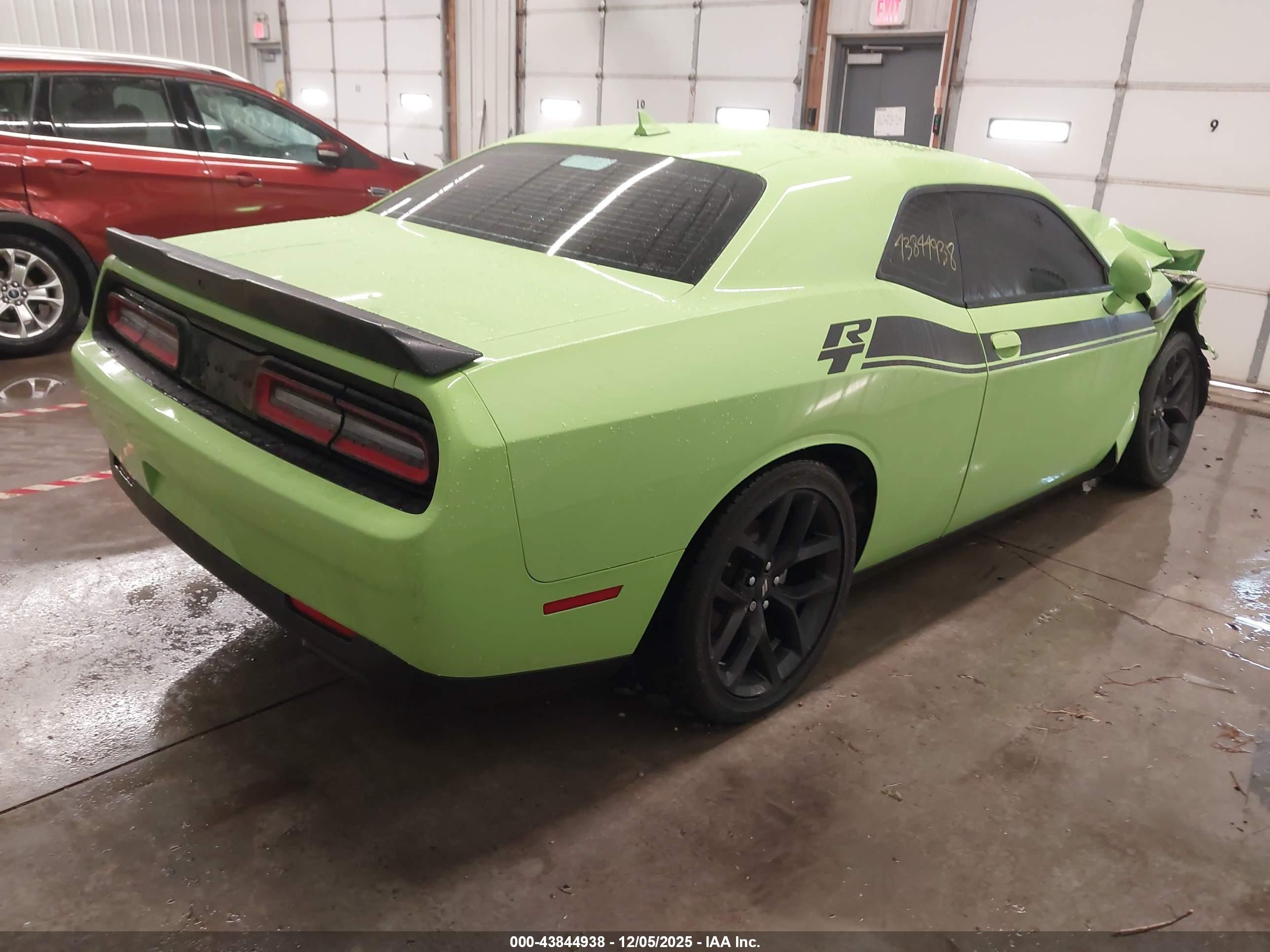 DODGE CHALLENGER image 4