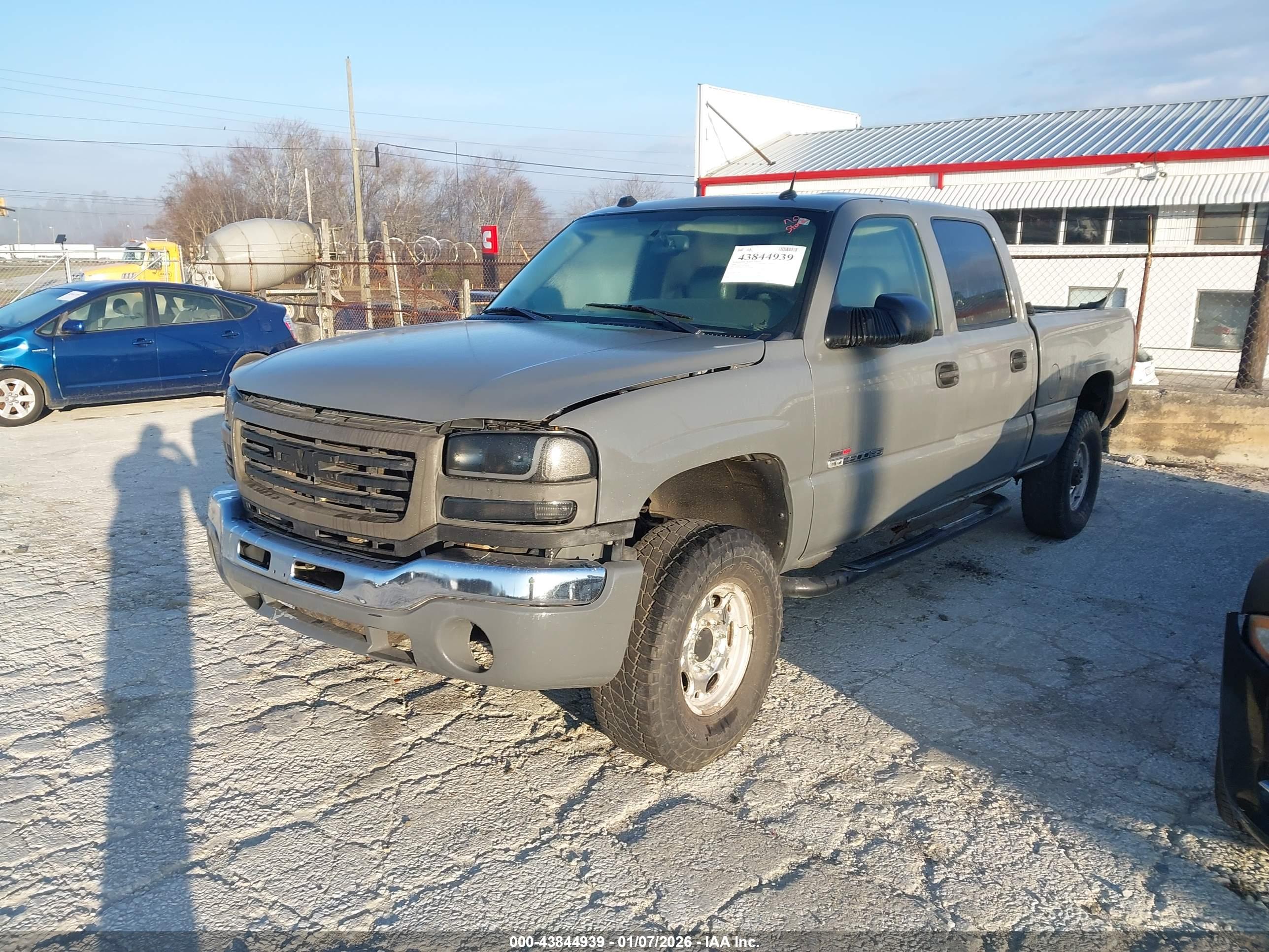 GMC SIERRA image 2