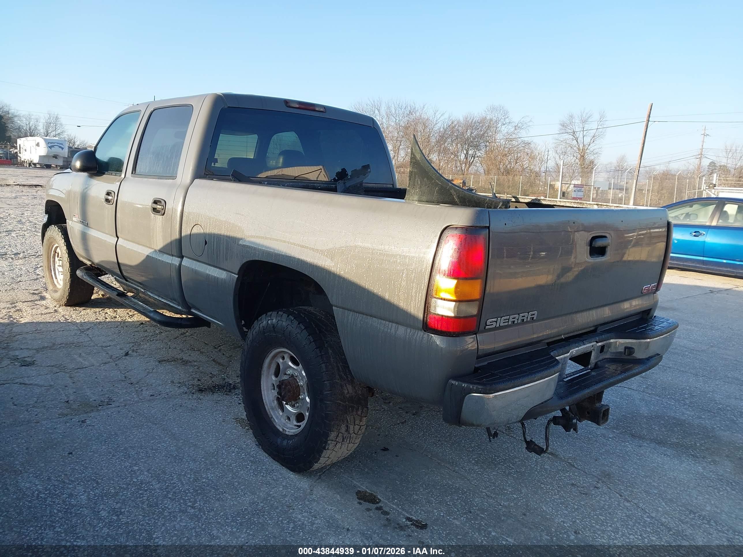 GMC SIERRA image 3