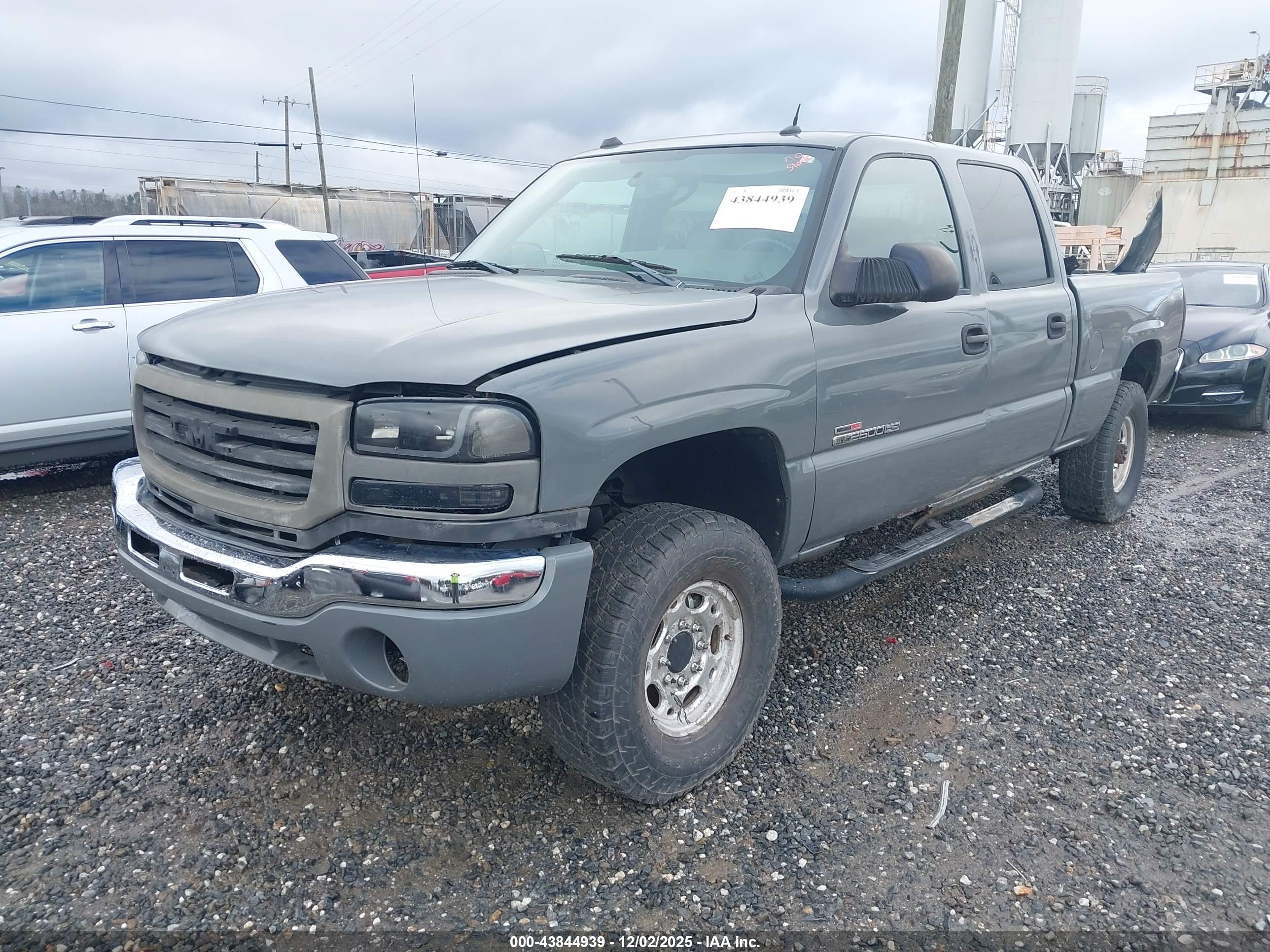 GMC SIERRA image 6