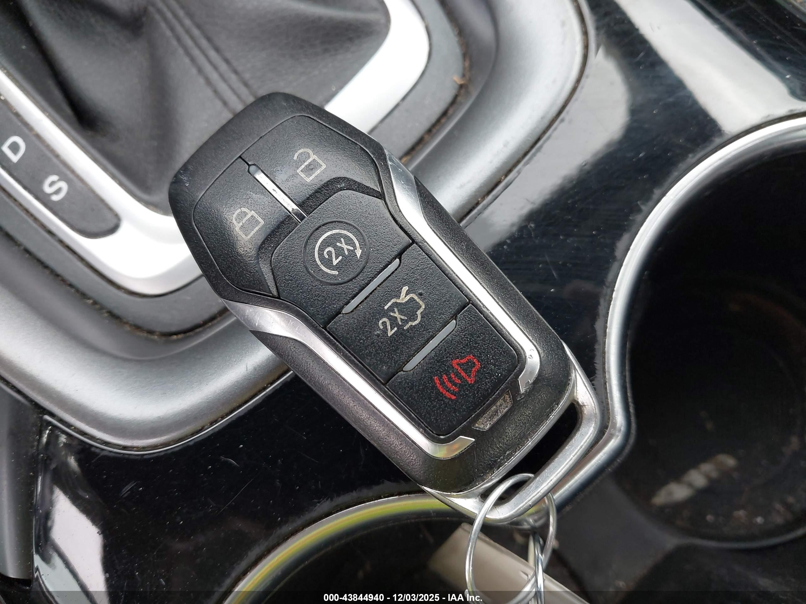 FORD FUSION image 11