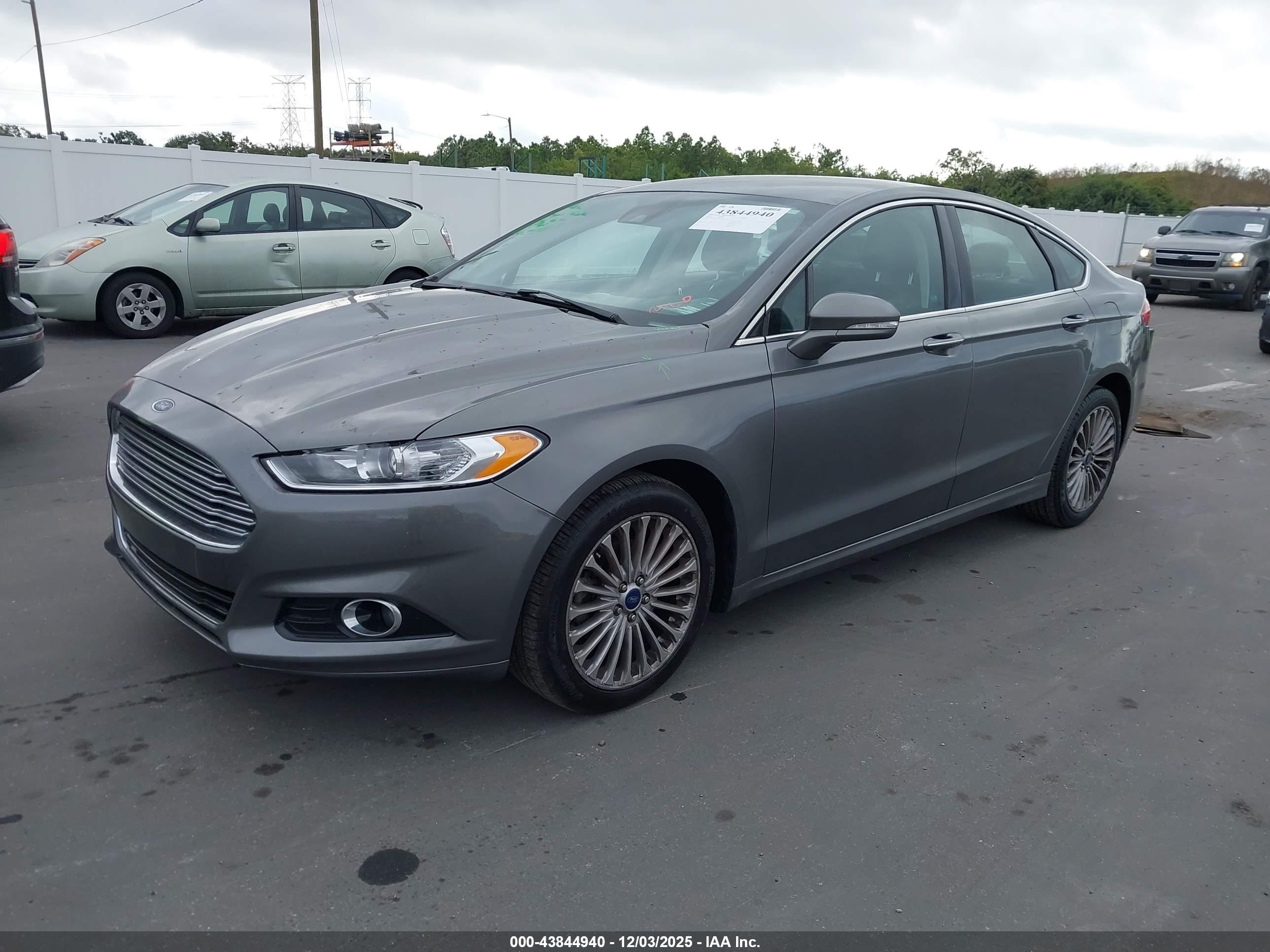 FORD FUSION image 2