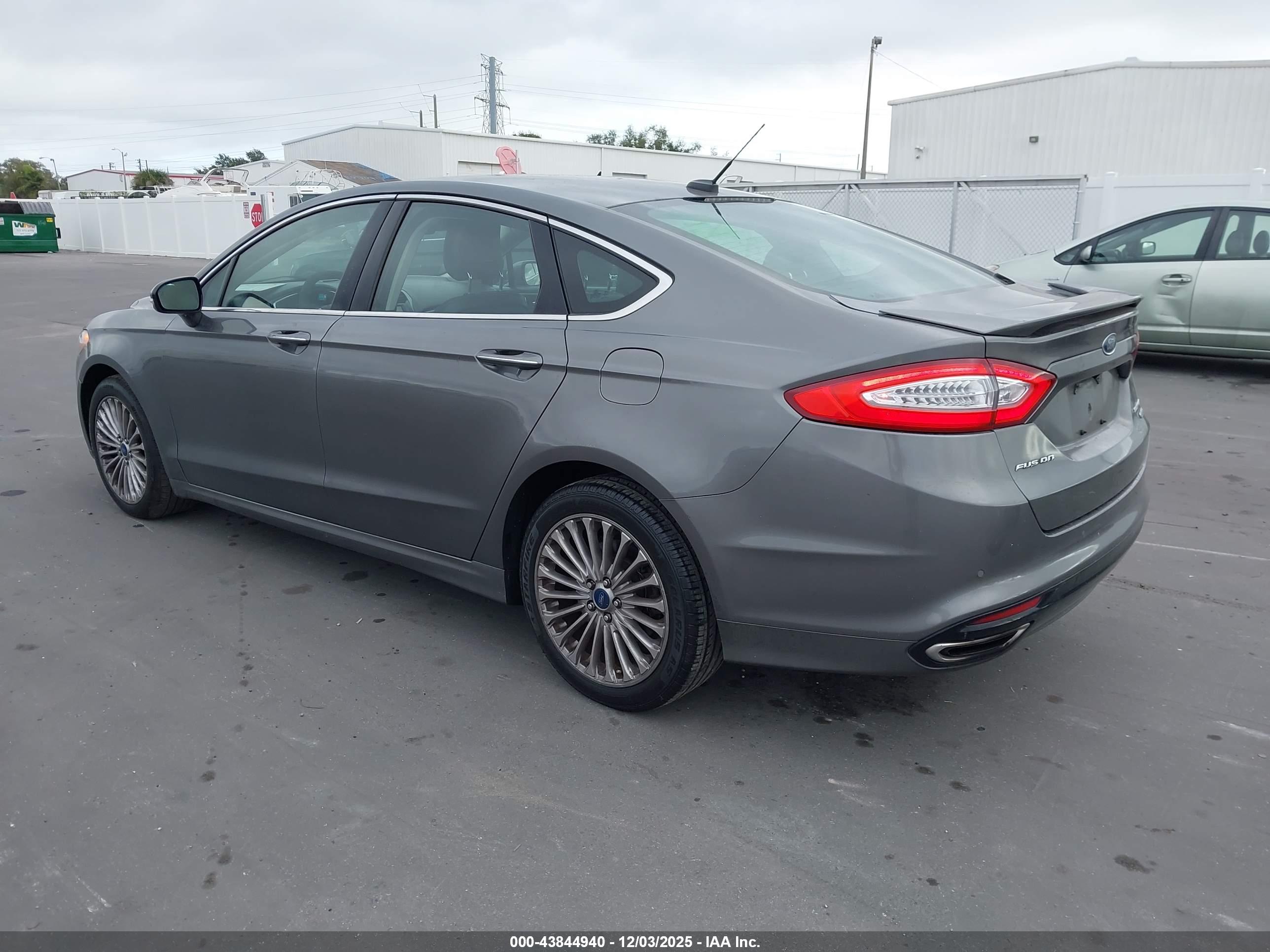 FORD FUSION image 3