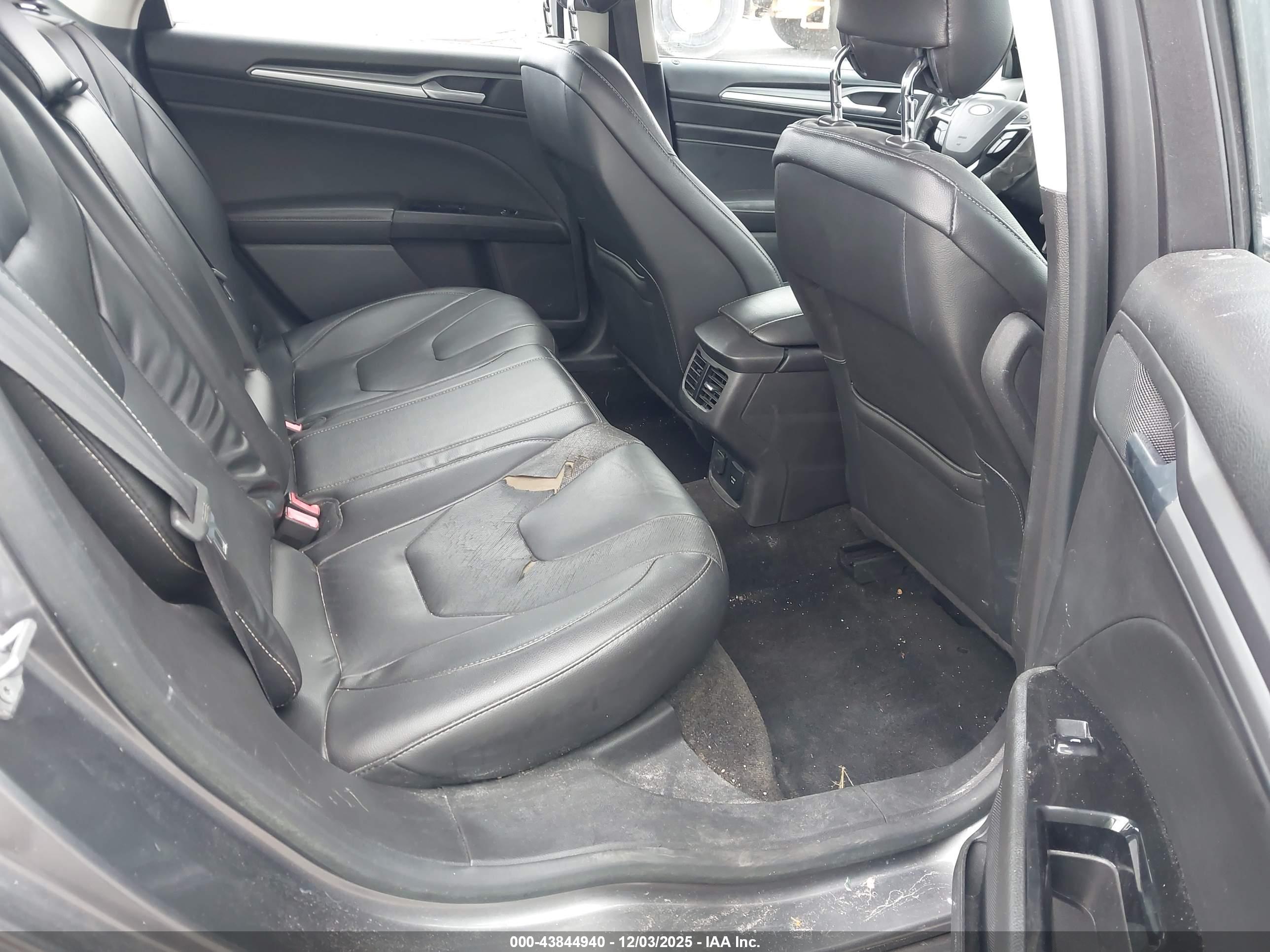 FORD FUSION image 8