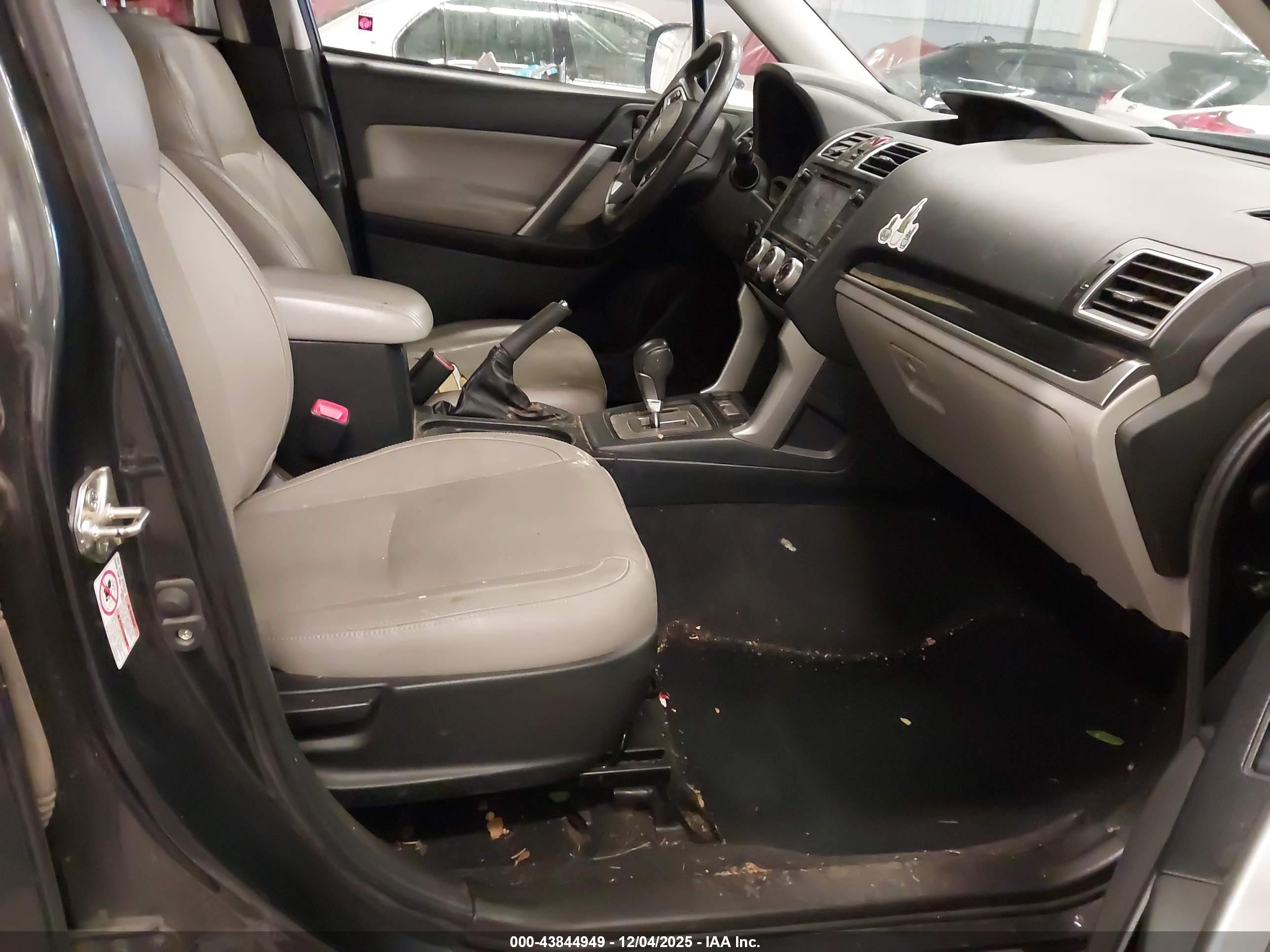 SUBARU FORESTER image 5