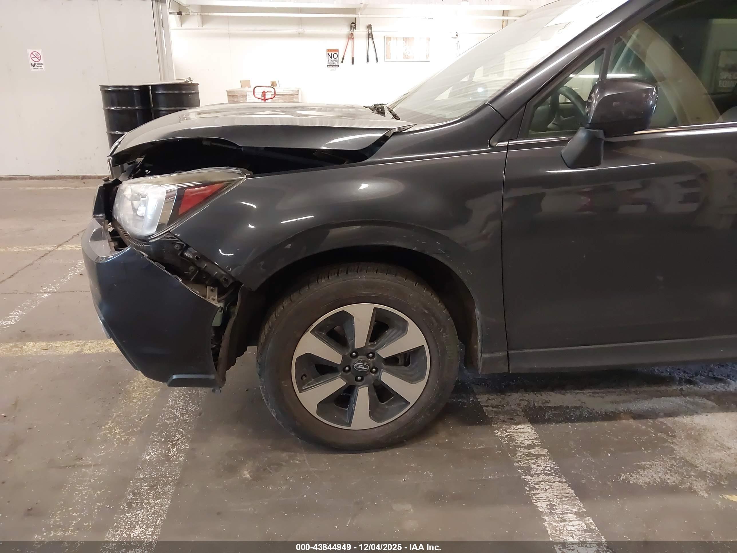 SUBARU FORESTER image 6