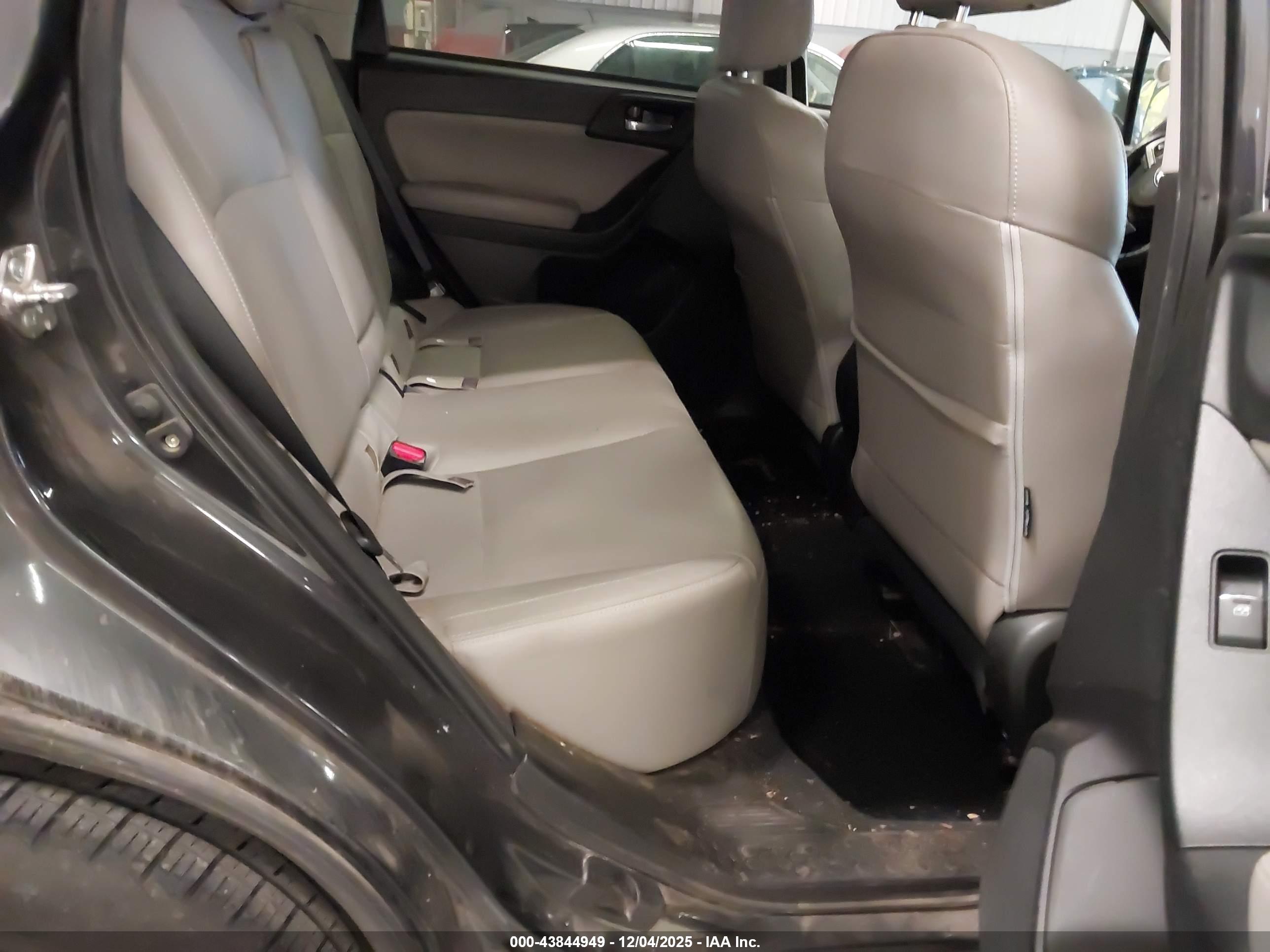 SUBARU FORESTER image 8