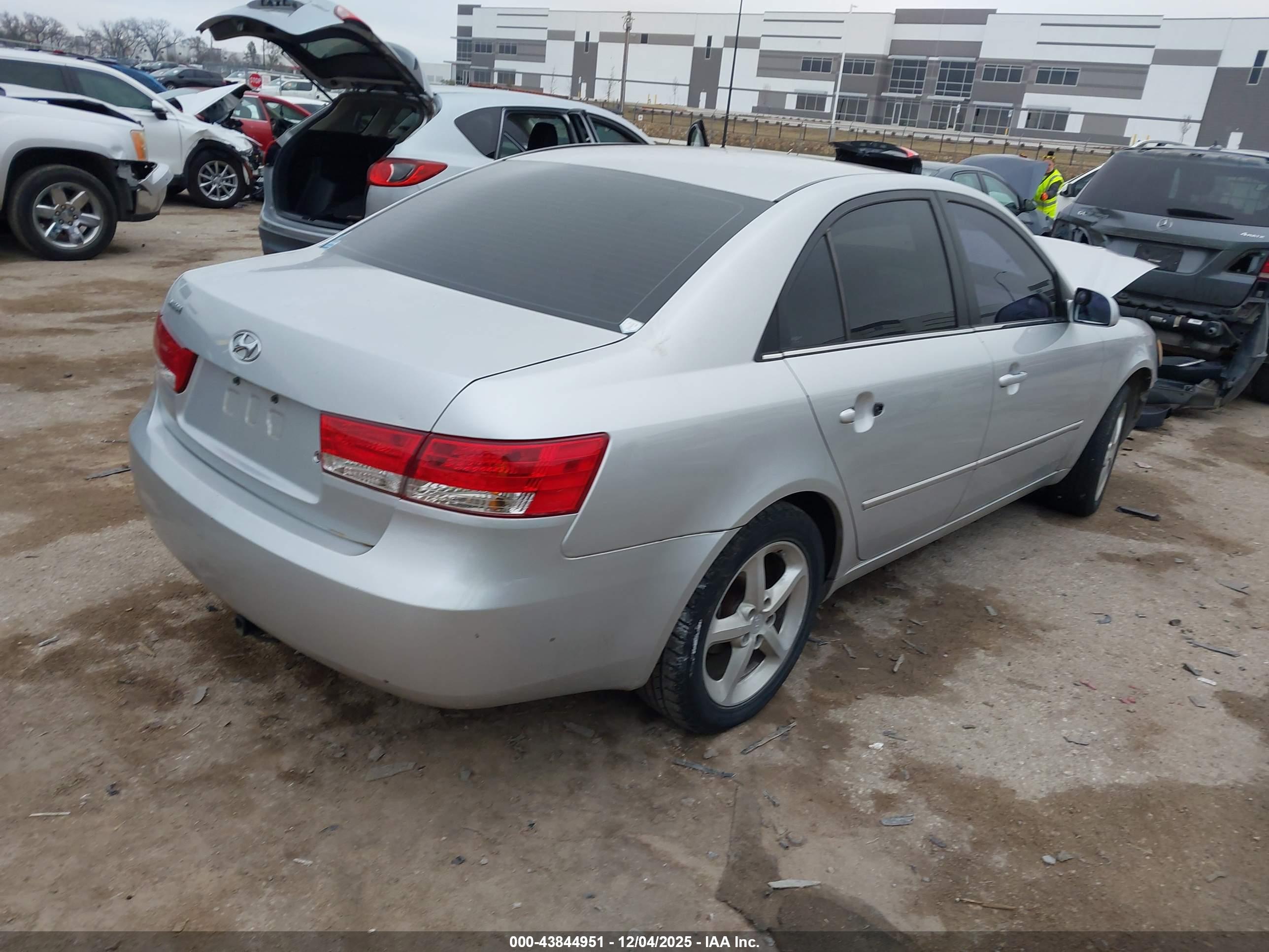 HYUNDAI SONATA image 4