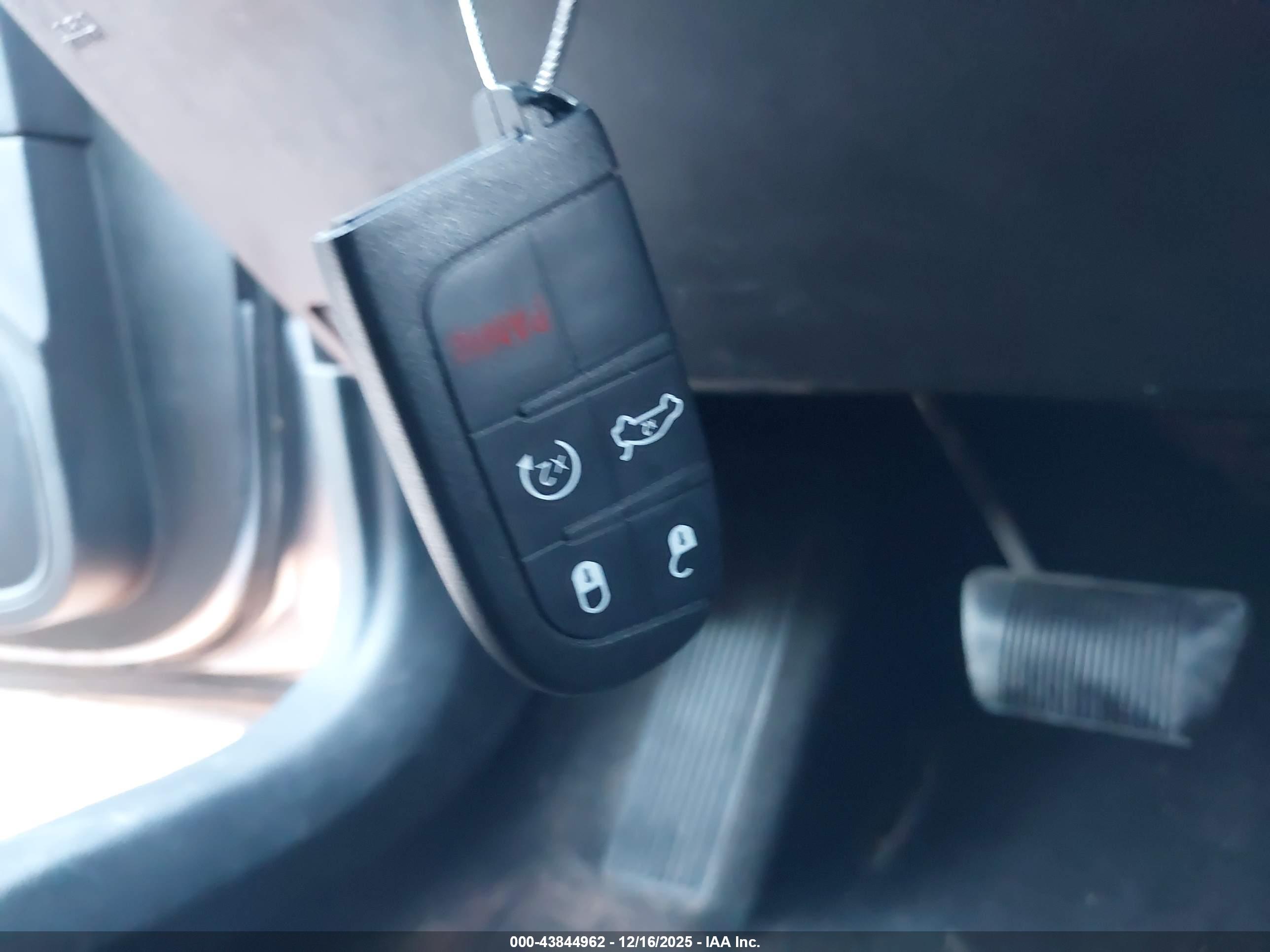 CHRYSLER 300 image 11