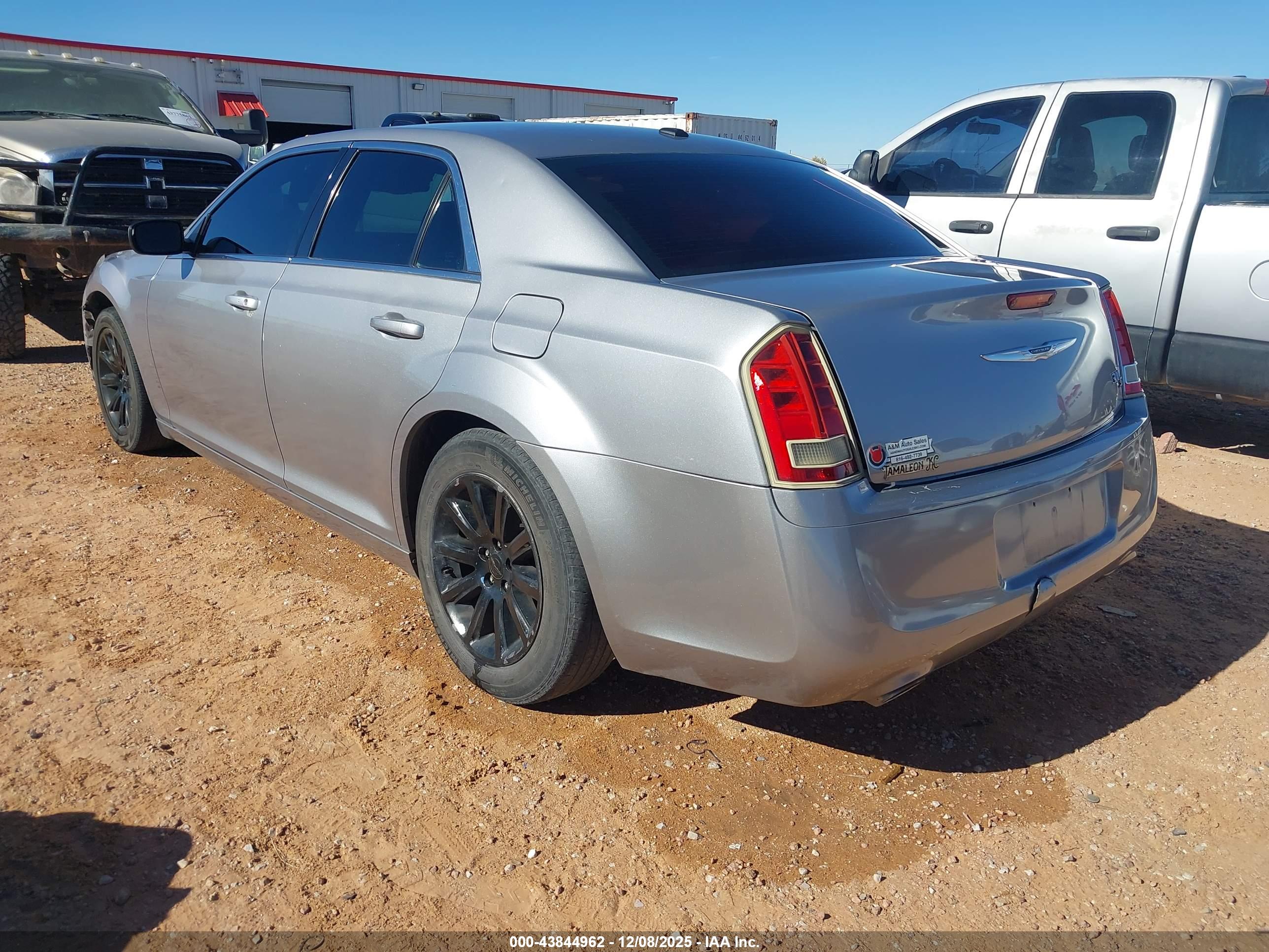 CHRYSLER 300 image 3