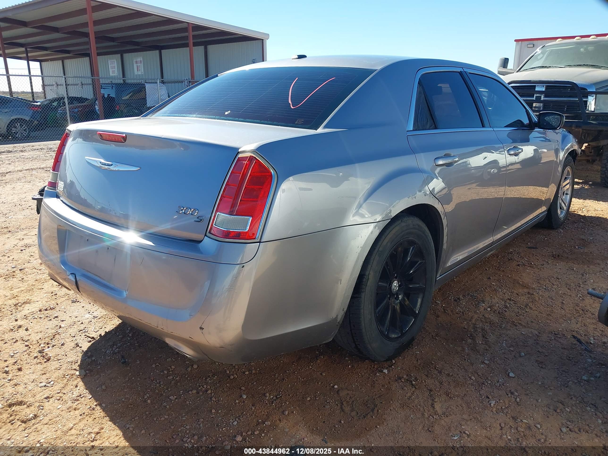 CHRYSLER 300 image 4