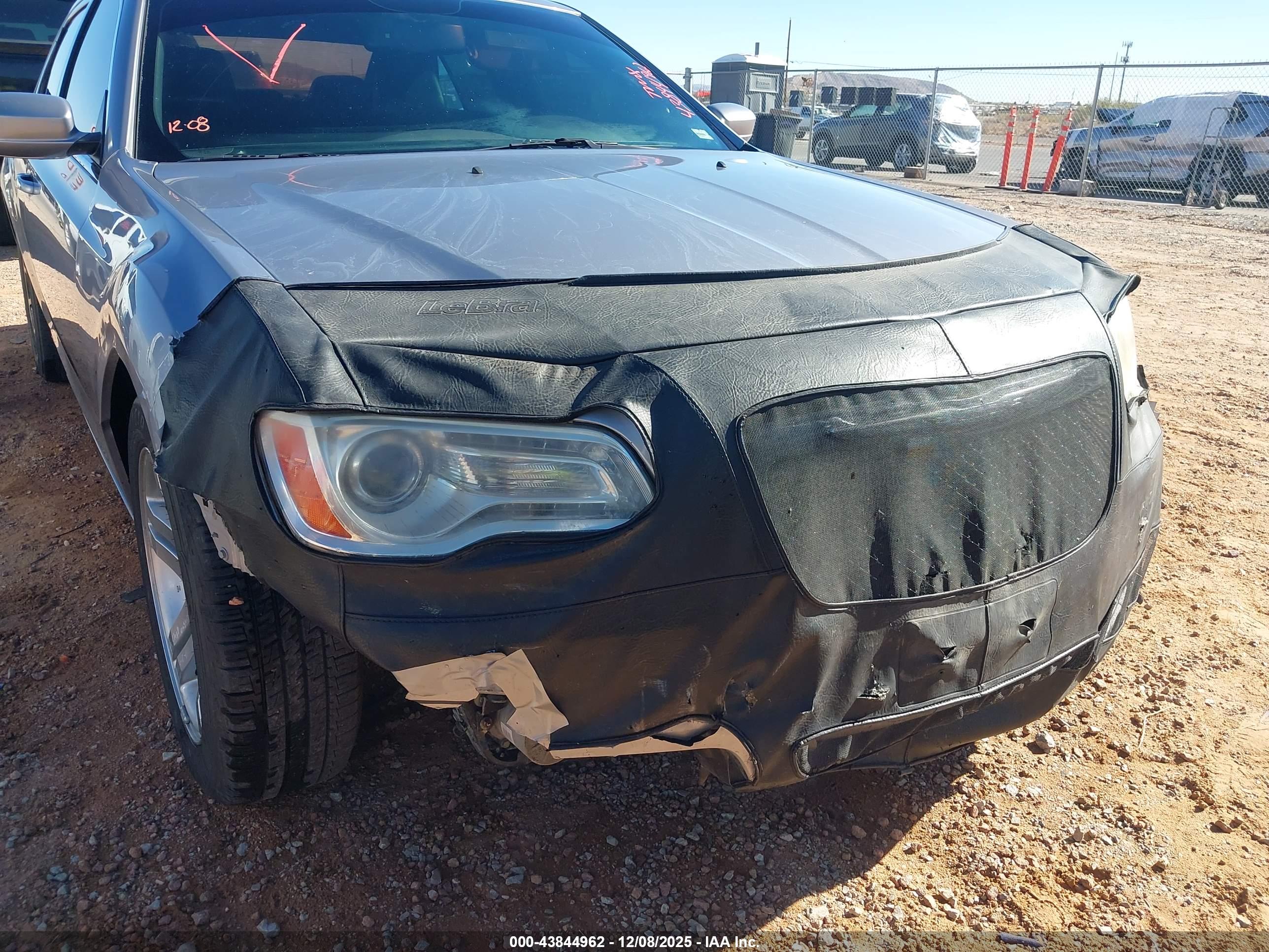 CHRYSLER 300 image 6