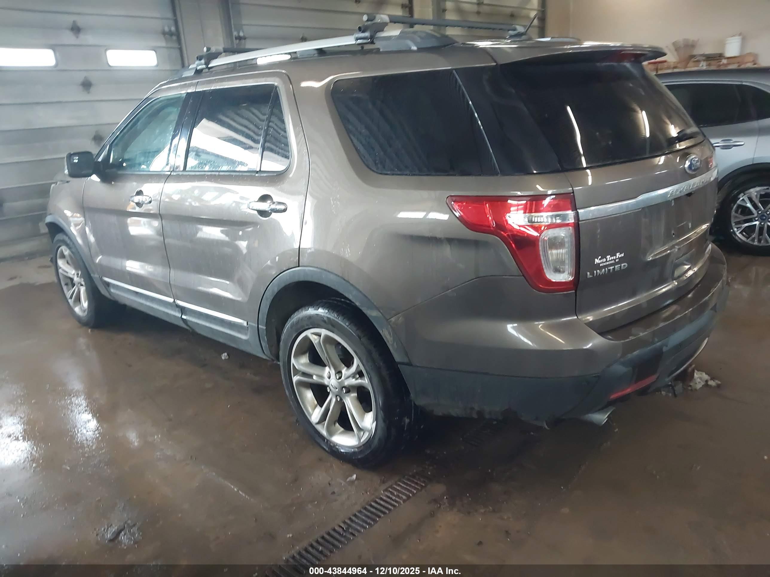 FORD EXPLORER image 3