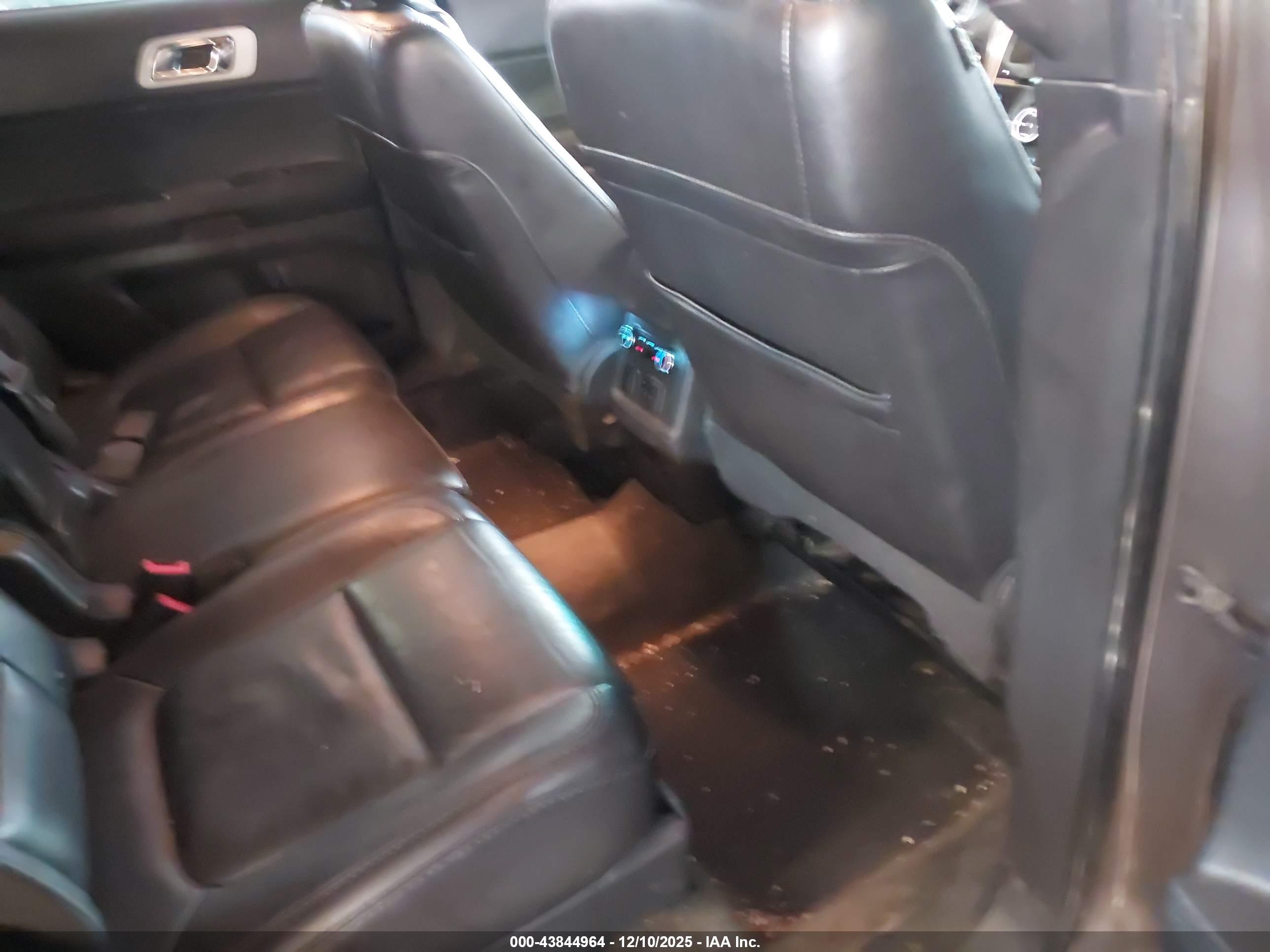 FORD EXPLORER image 8