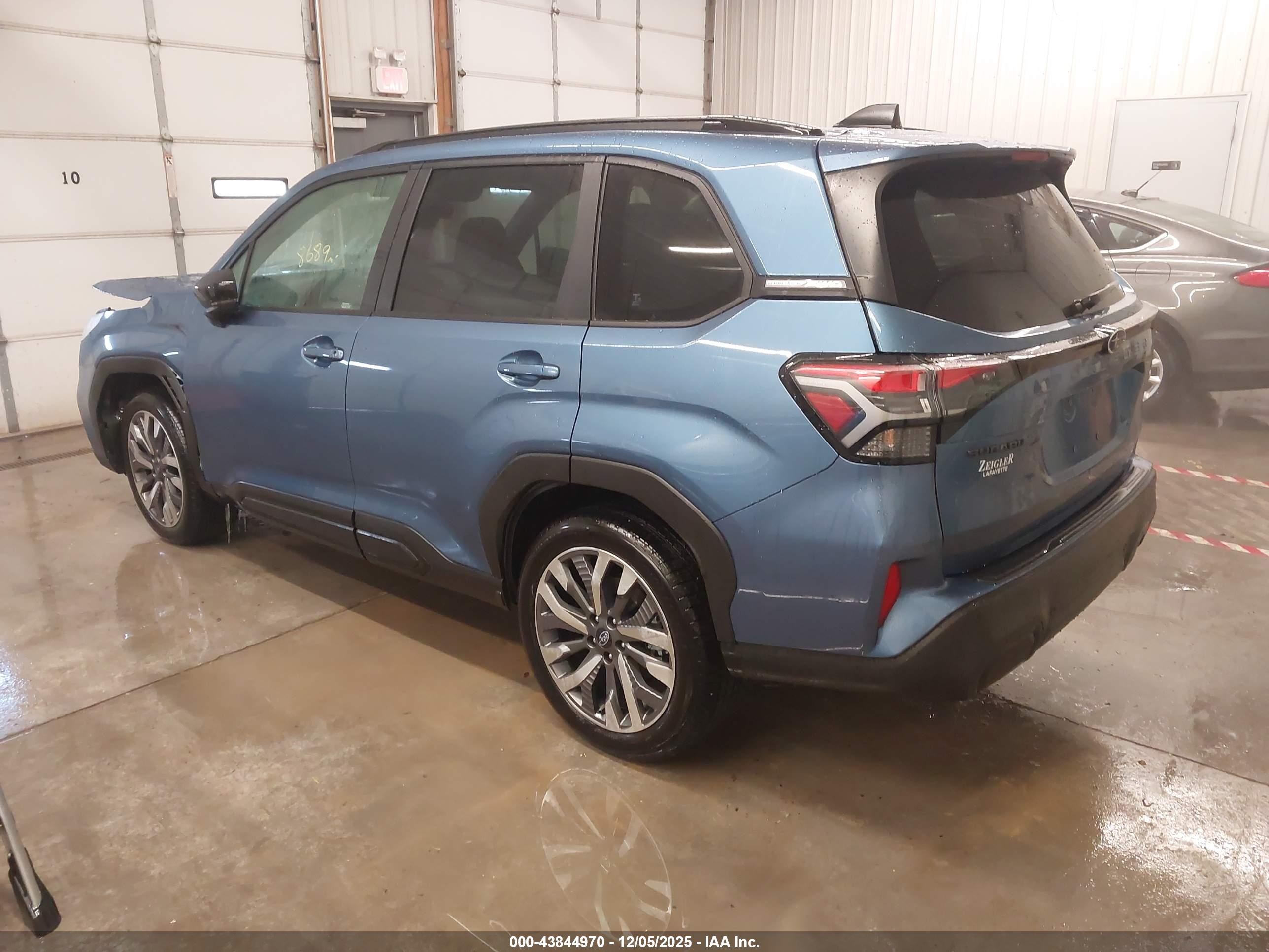 SUBARU FORESTER image 3