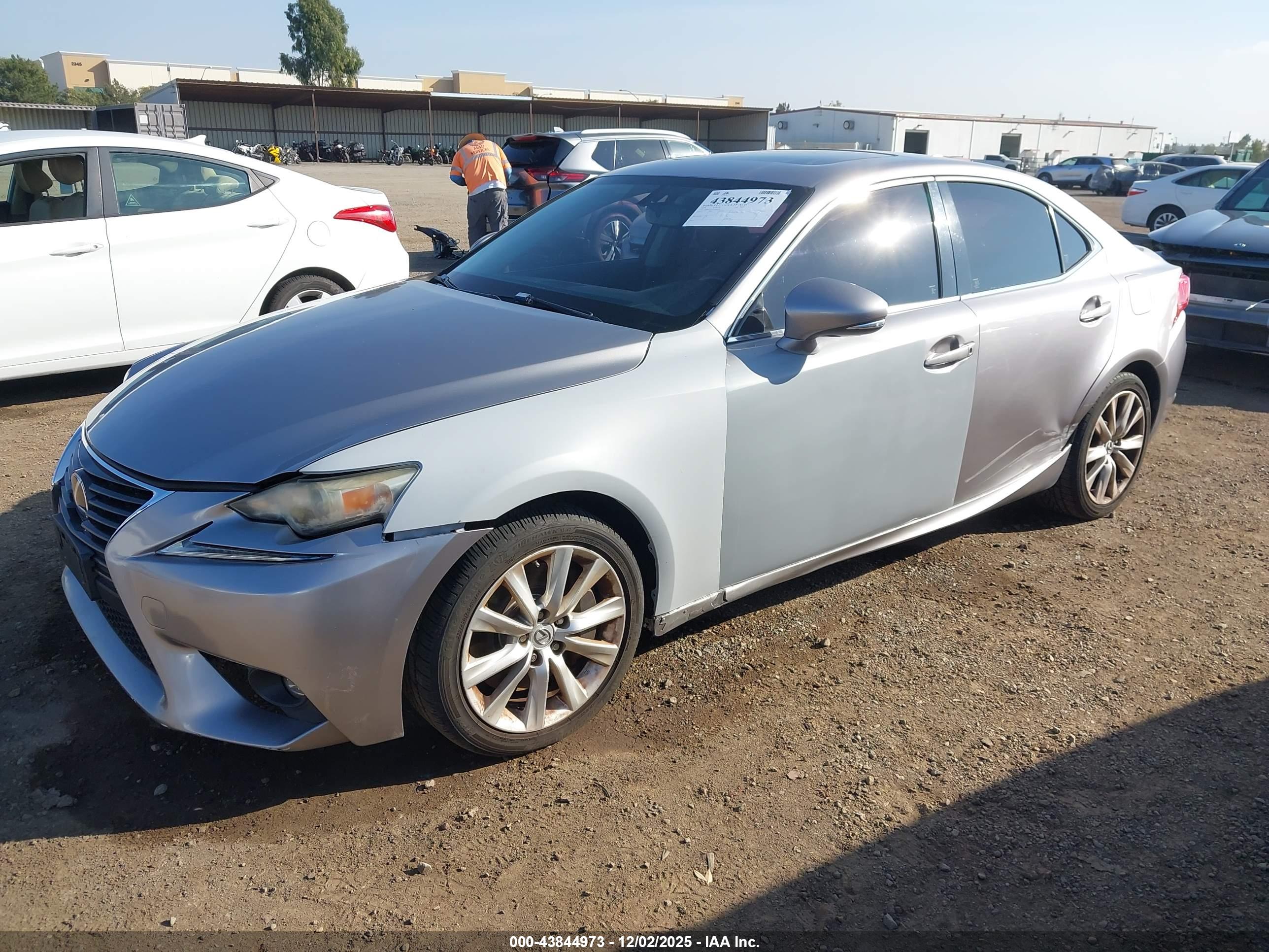LEXUS IS image 2