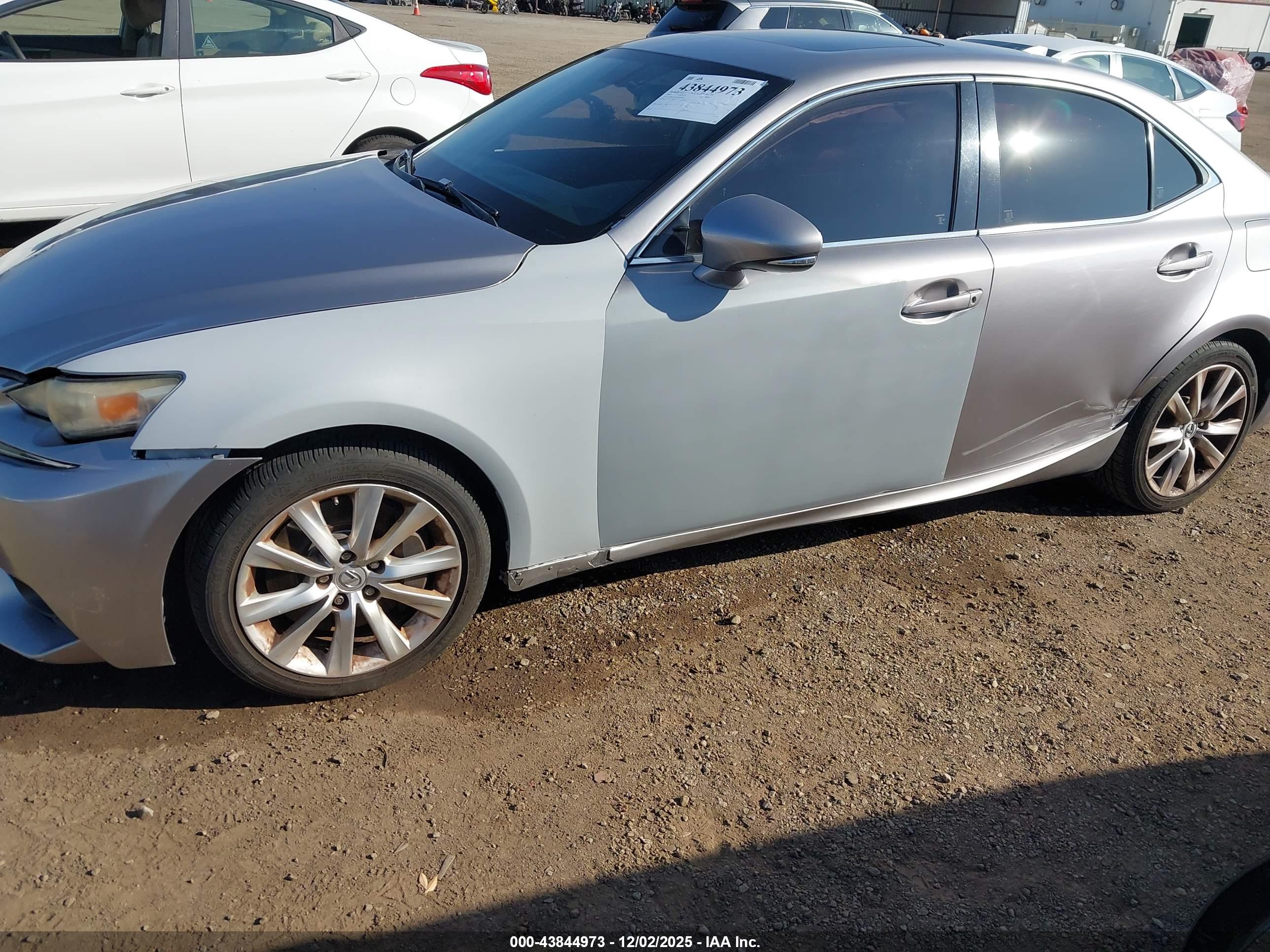 LEXUS IS image 6