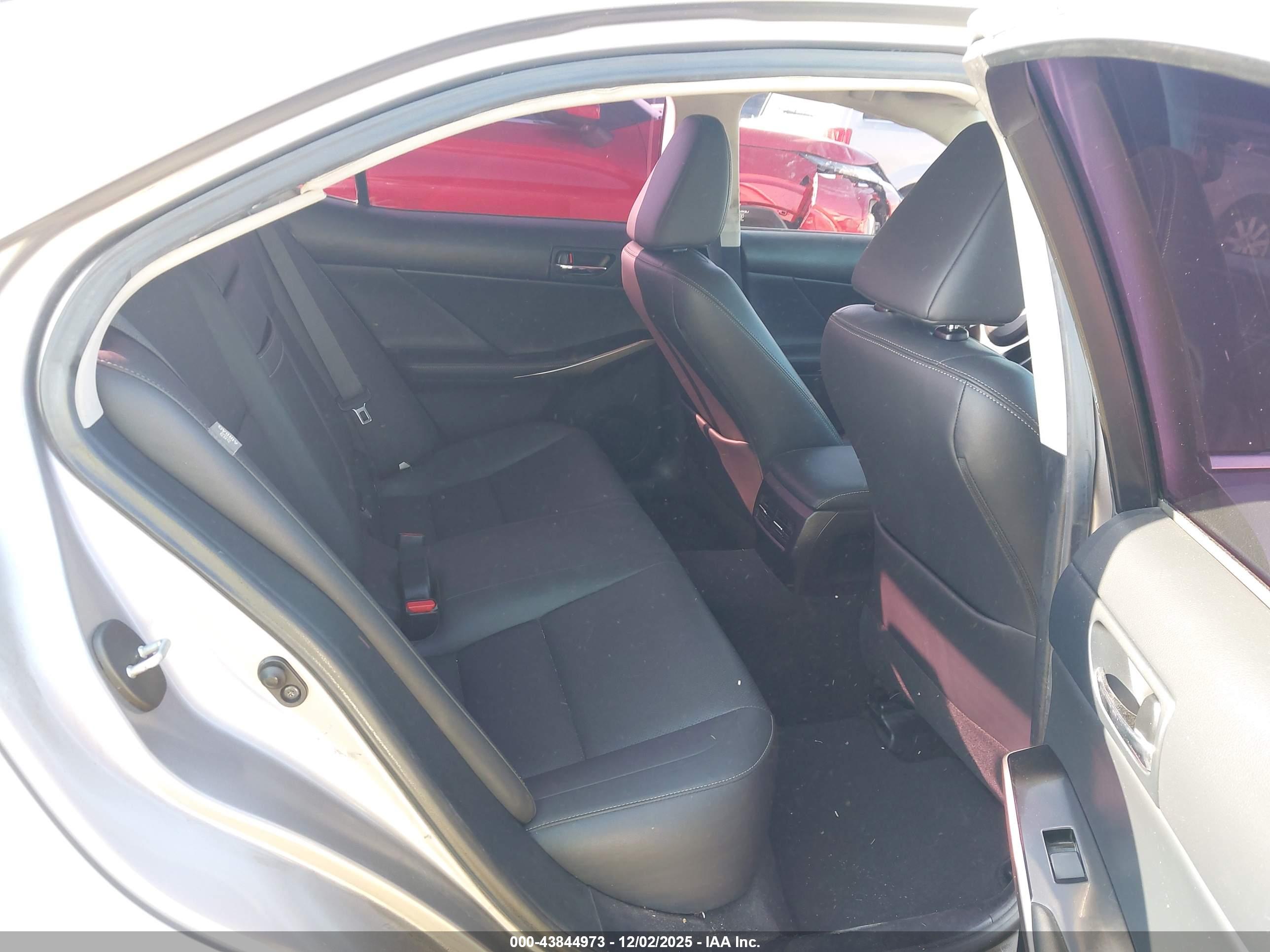 LEXUS IS image 8