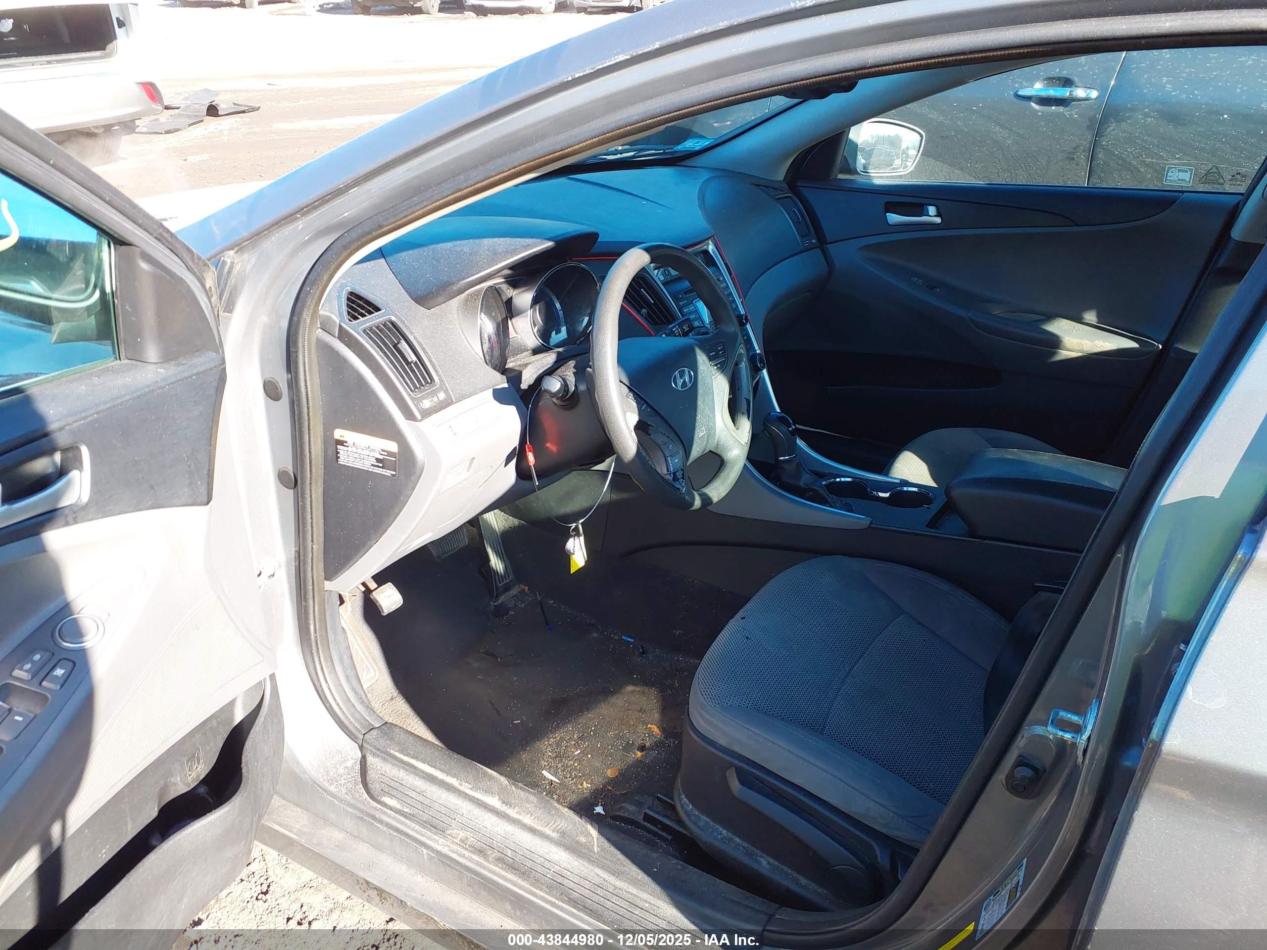HYUNDAI SONATA image 5