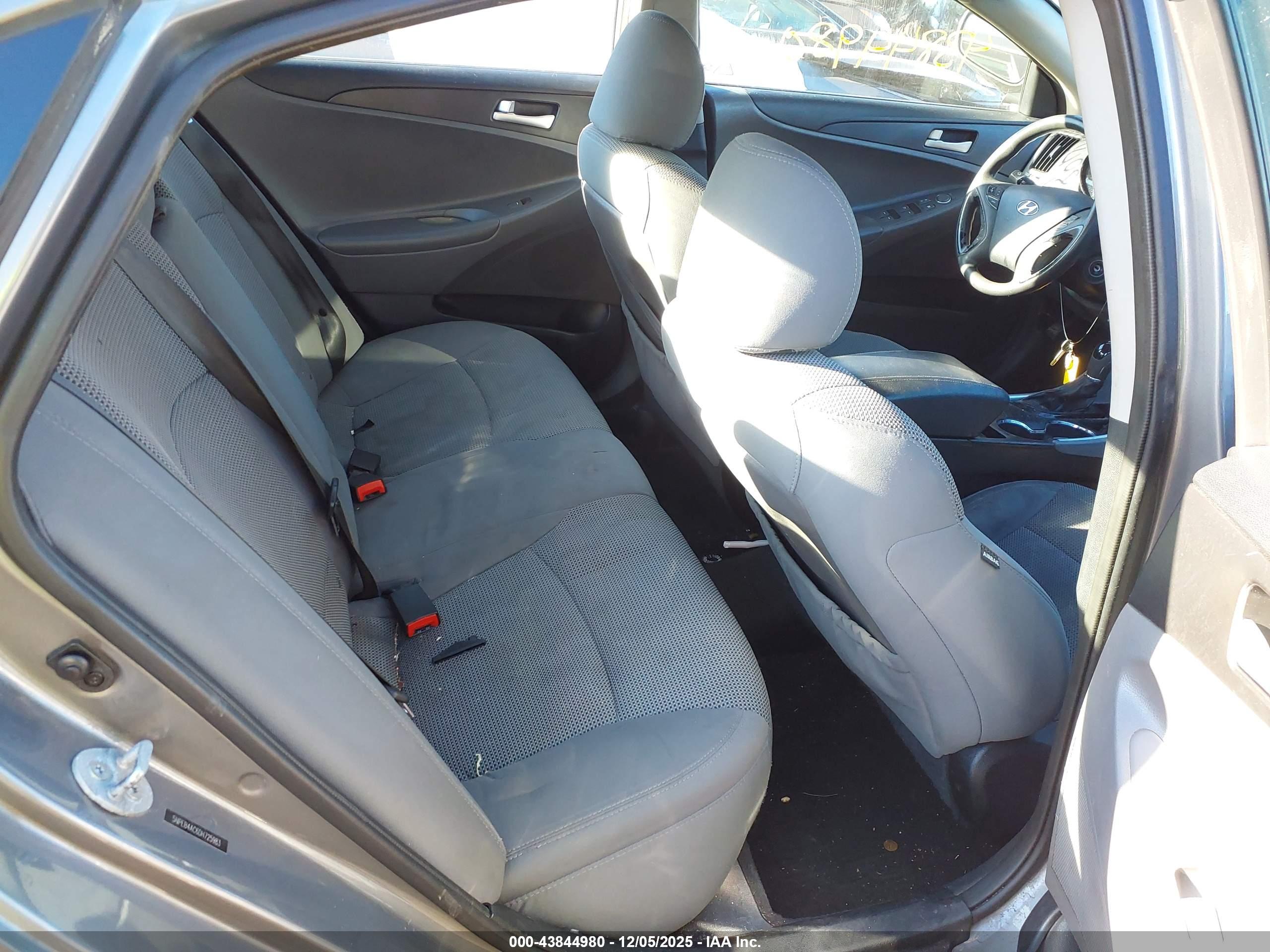 HYUNDAI SONATA image 8