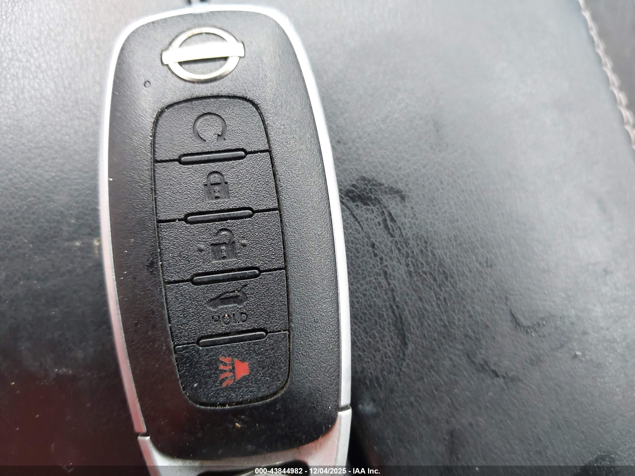 NISSAN ROGUE image 11