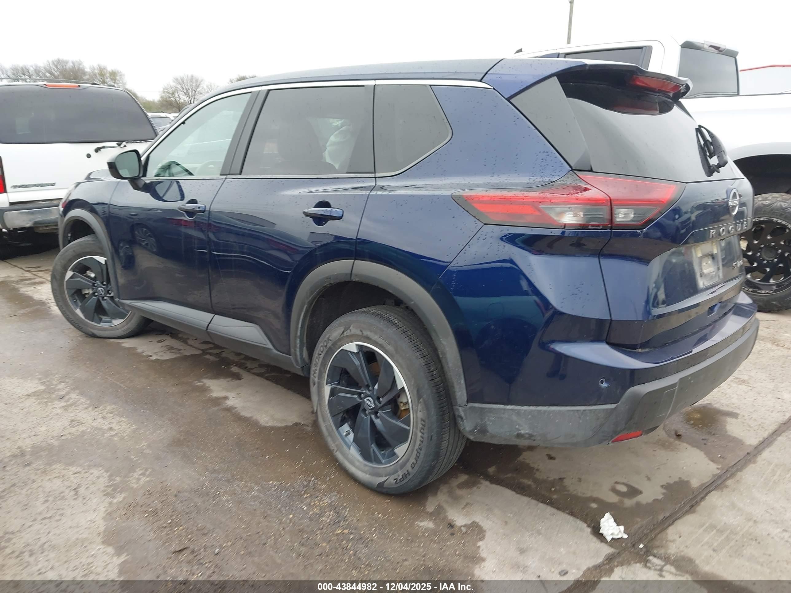 NISSAN ROGUE image 3
