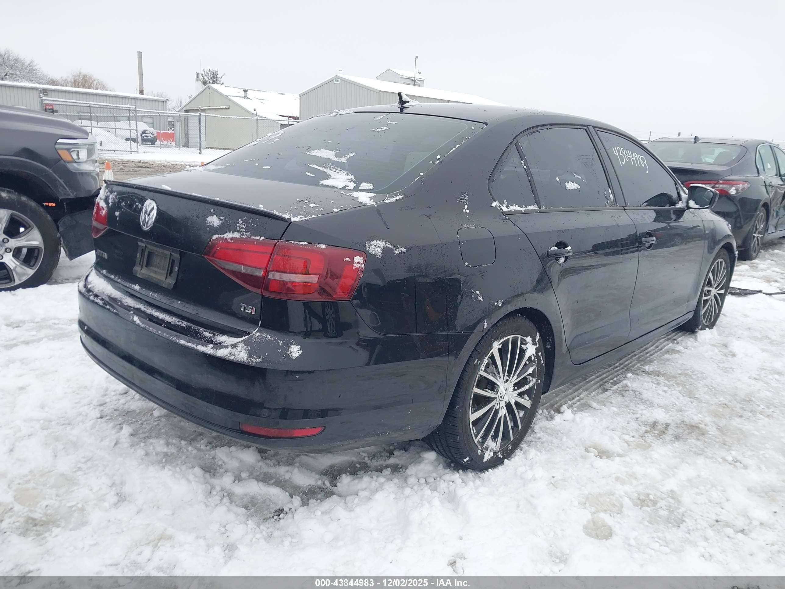 VOLKSWAGEN JETTA image 4
