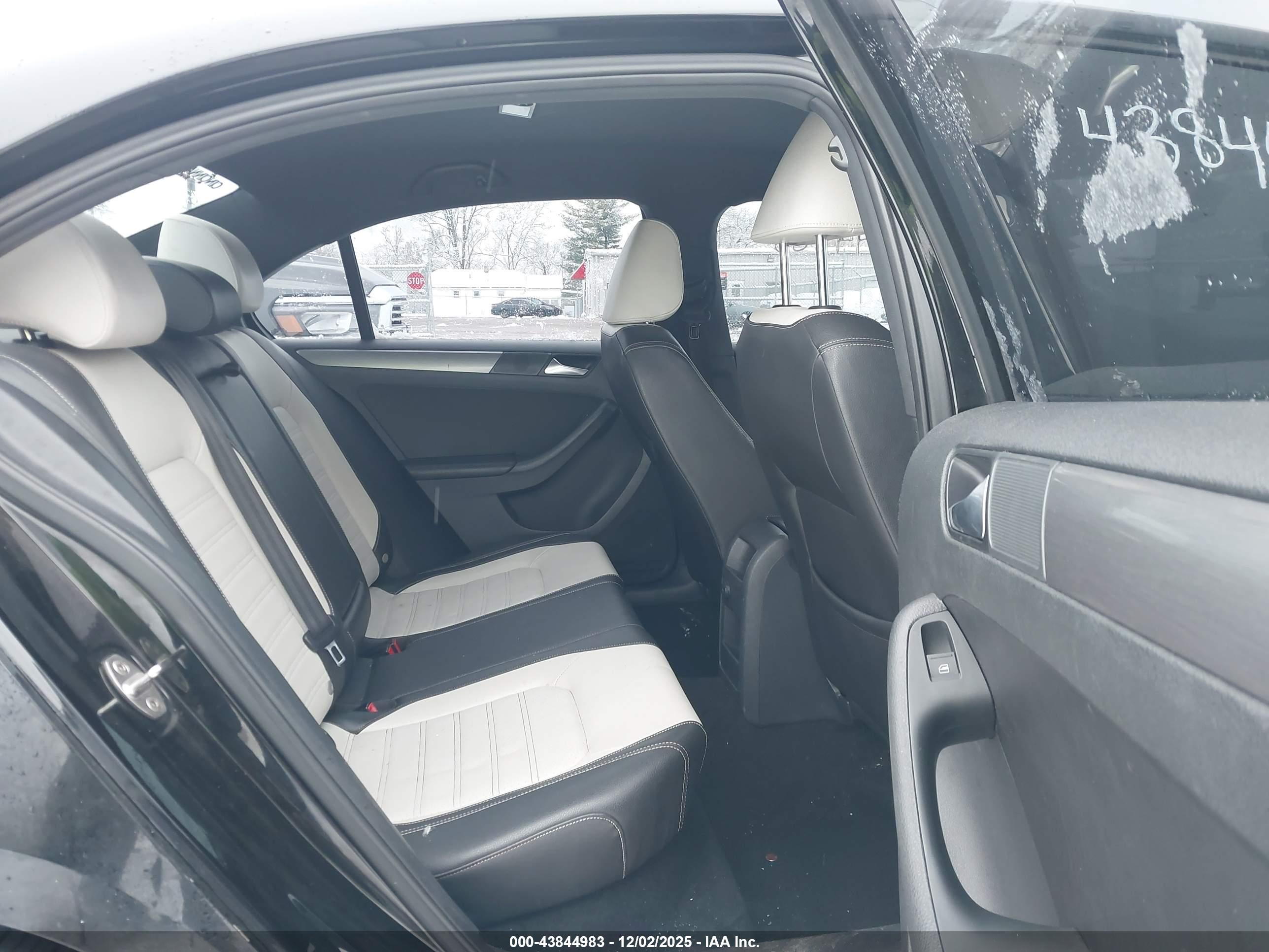 VOLKSWAGEN JETTA image 8