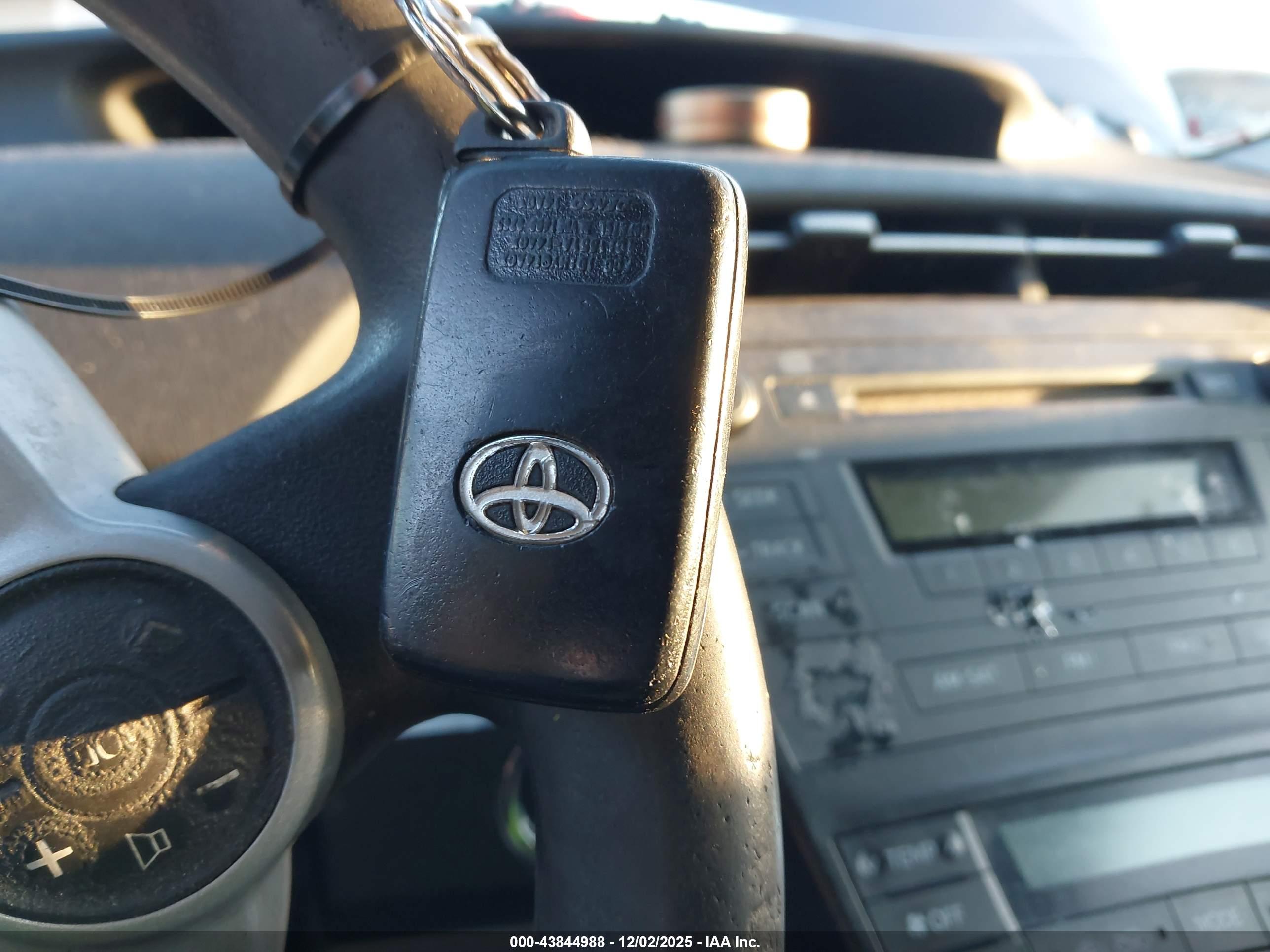 TOYOTA PRIUS image 11