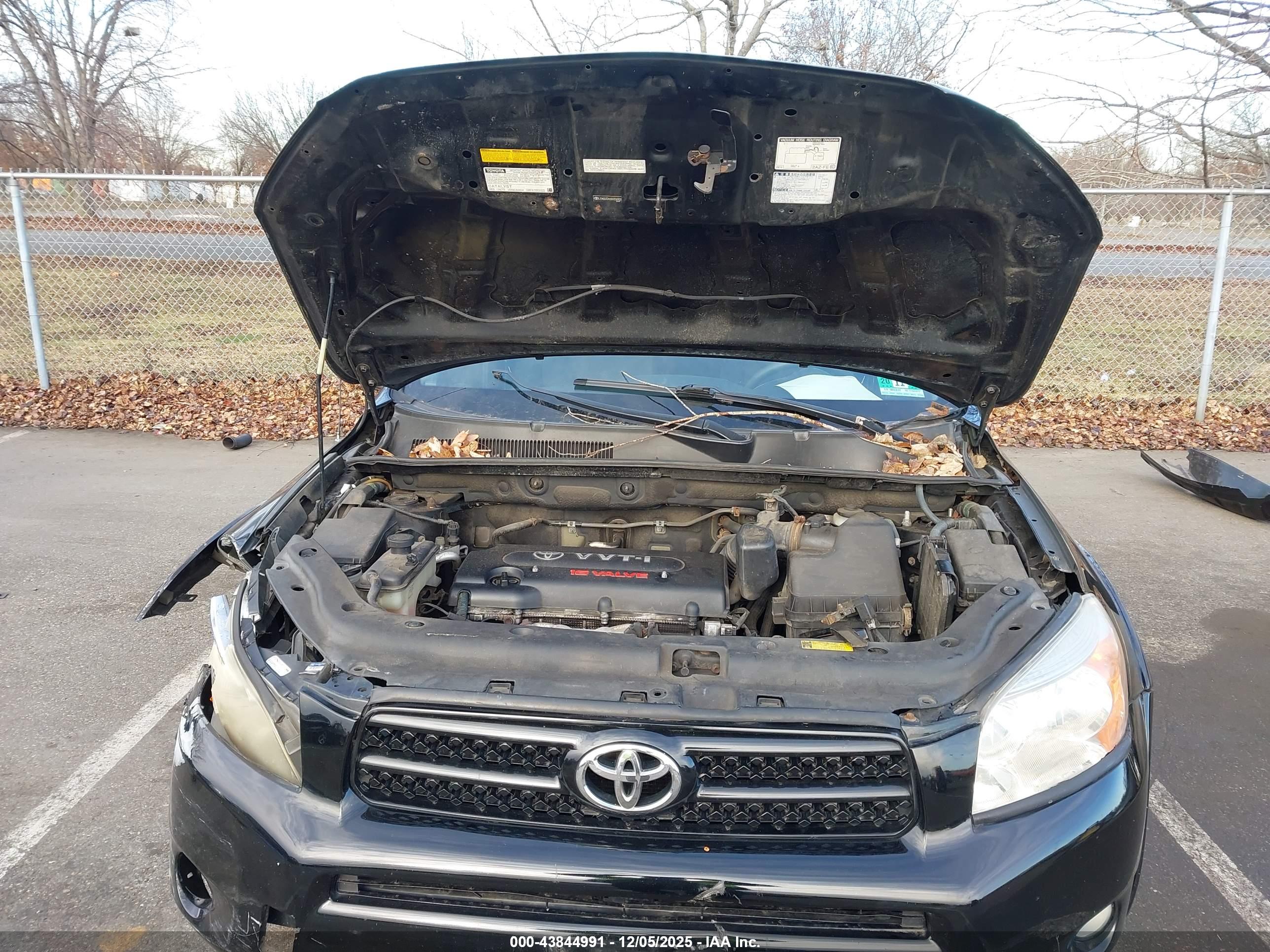 TOYOTA RAV4 image 10