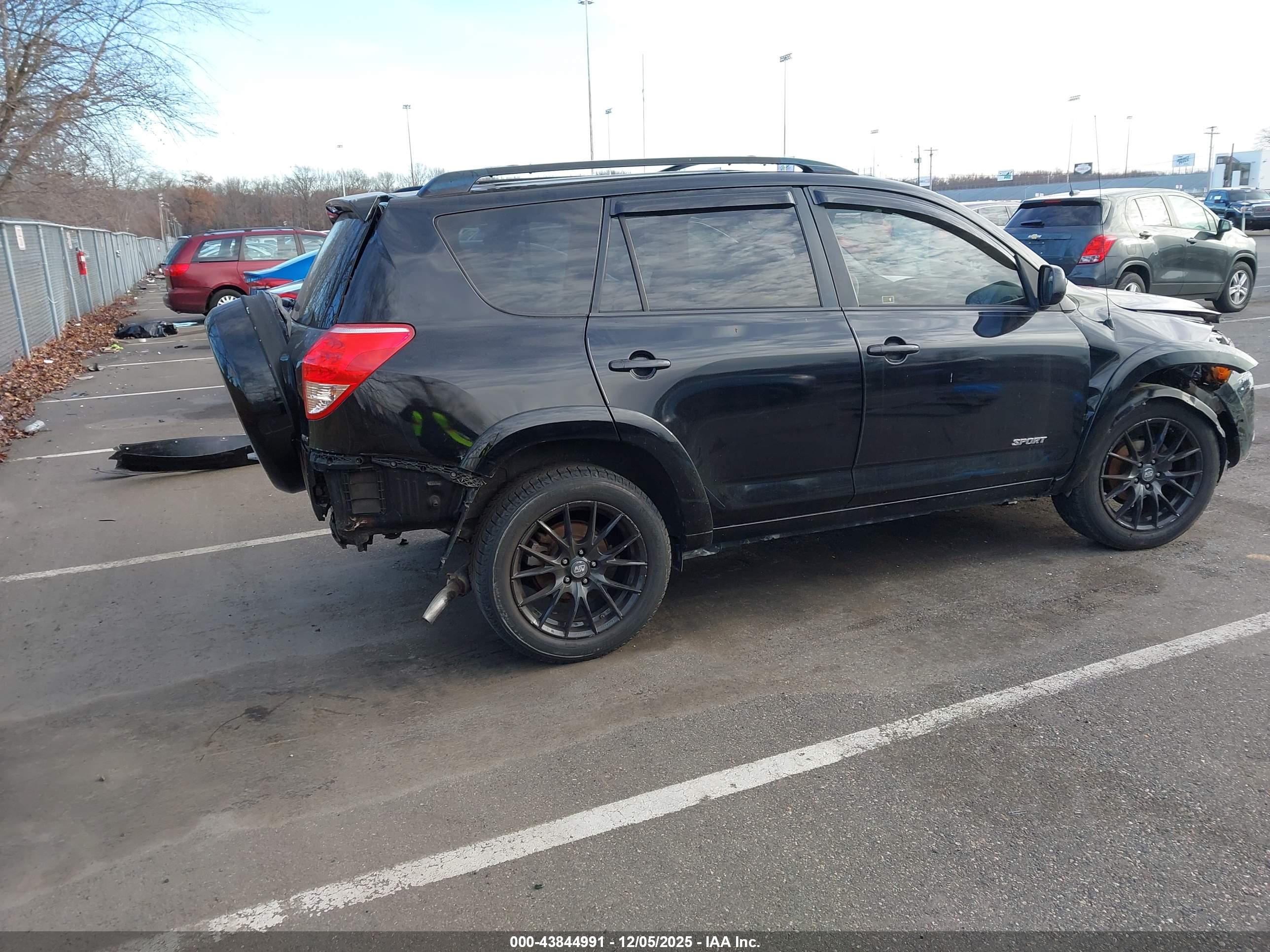 TOYOTA RAV4 image 4