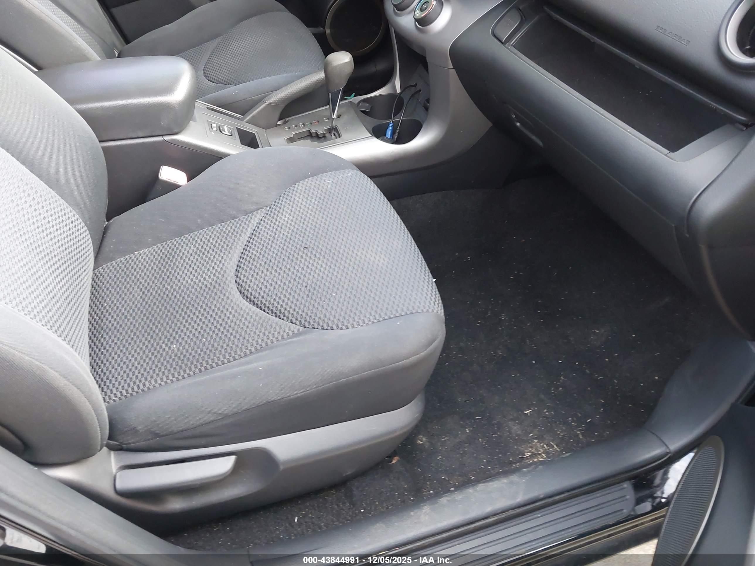 TOYOTA RAV4 image 5