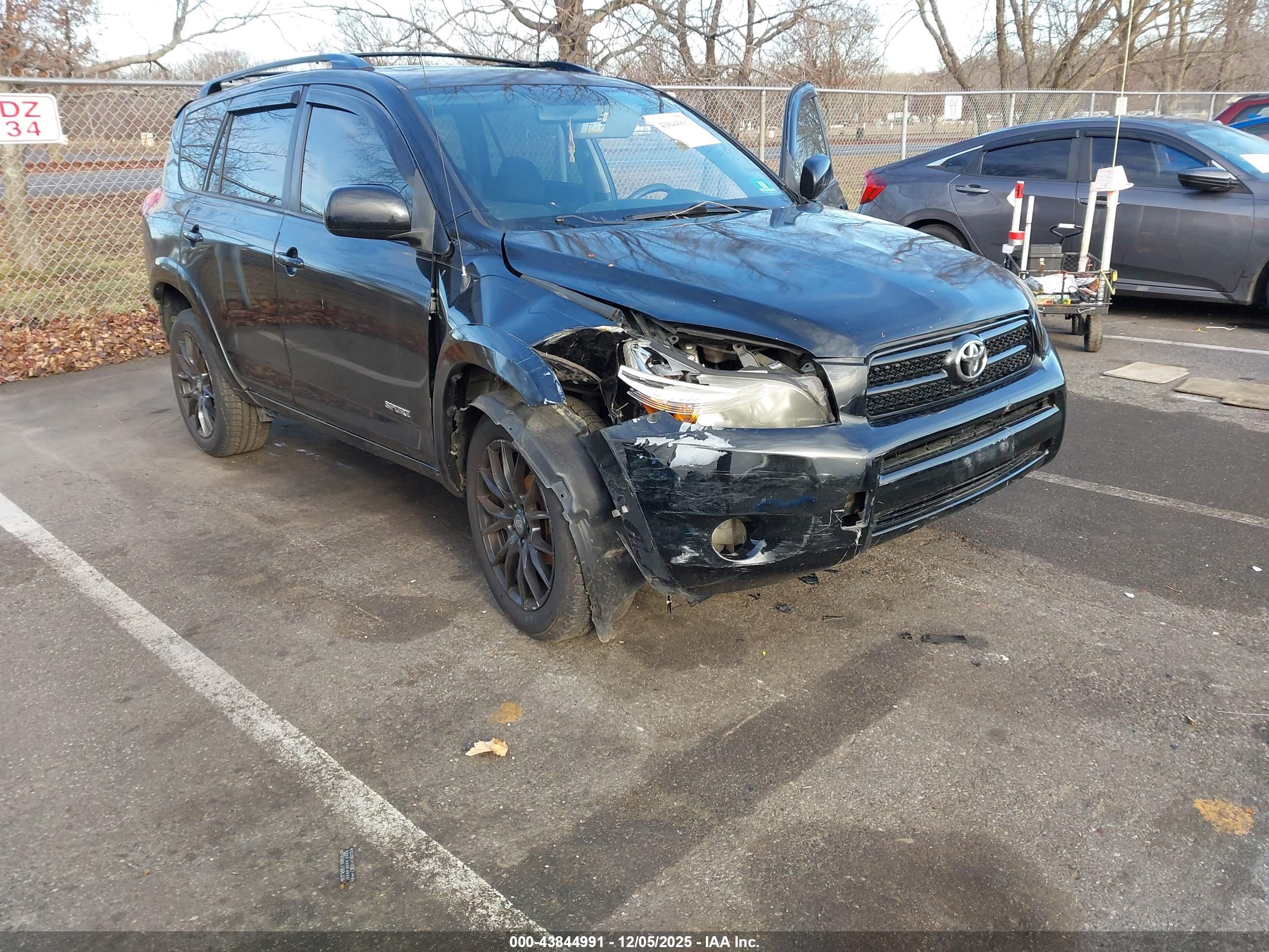 TOYOTA RAV4 image 6