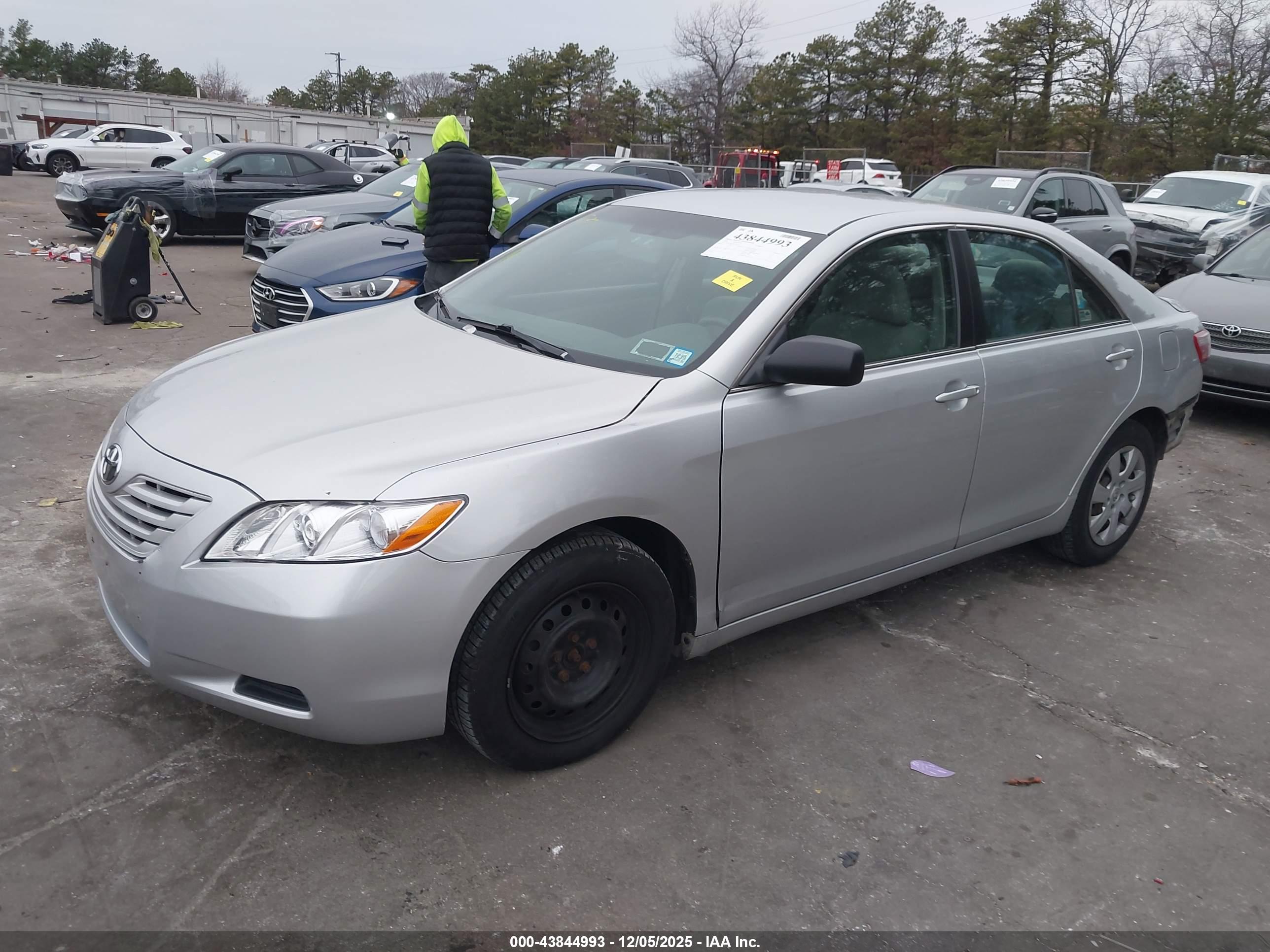 TOYOTA CAMRY image 2