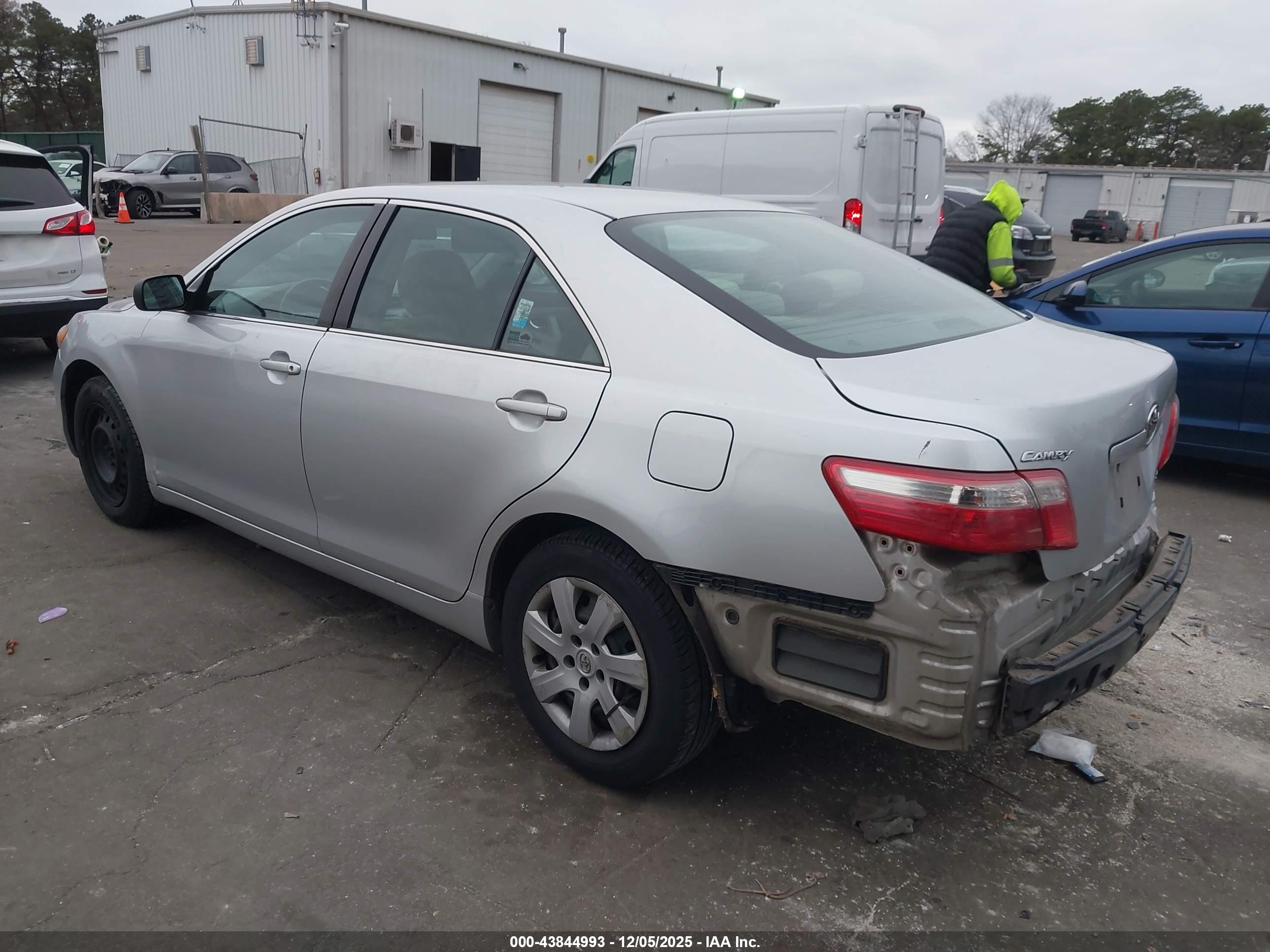 TOYOTA CAMRY image 3