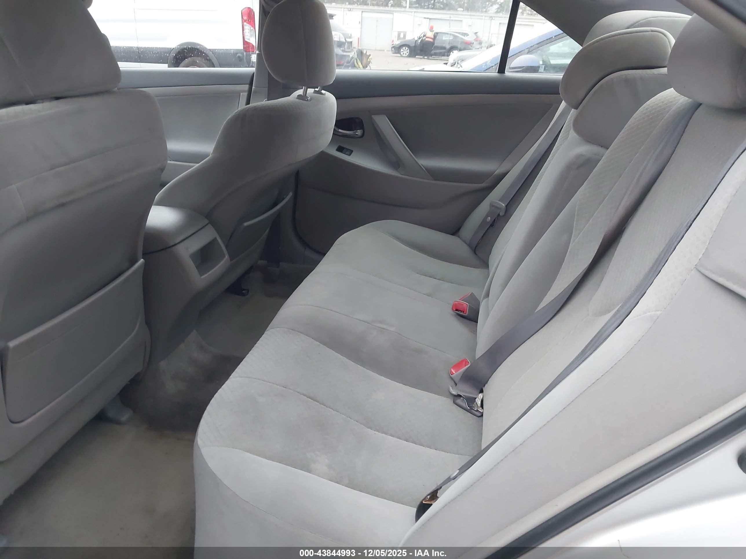 TOYOTA CAMRY image 8