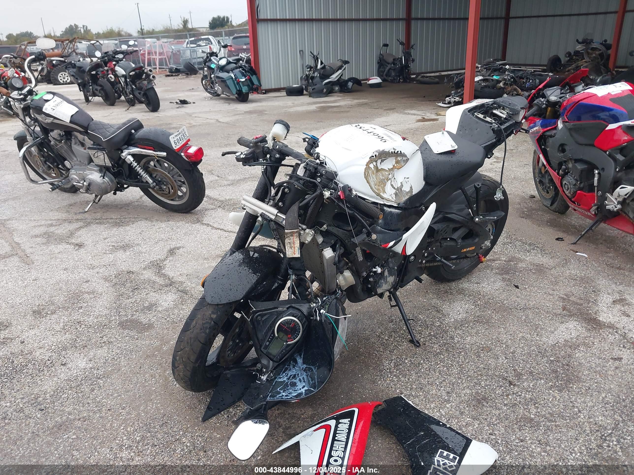 SUZUKI GSX-R600 image 2