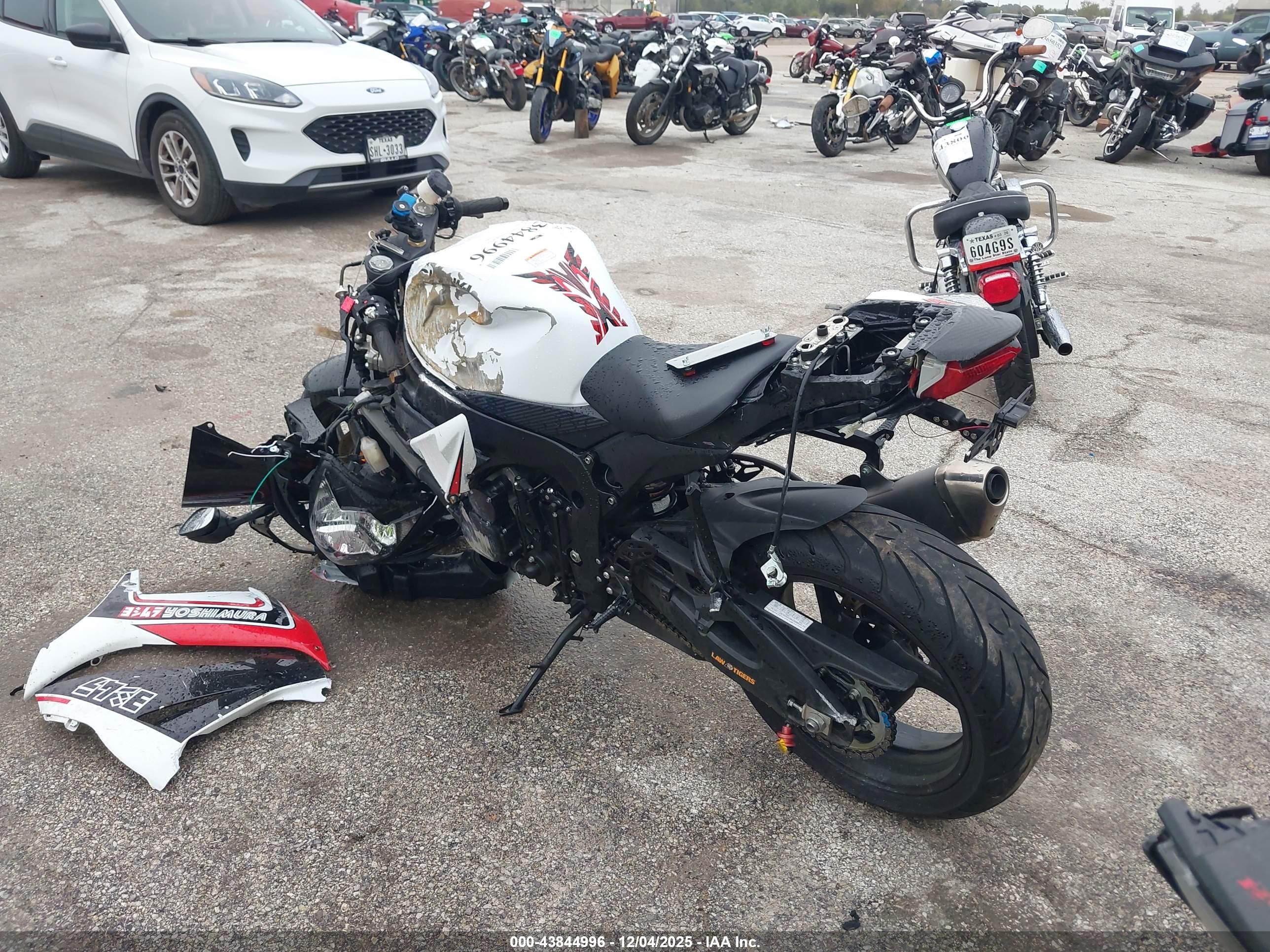 SUZUKI GSX-R600 image 3