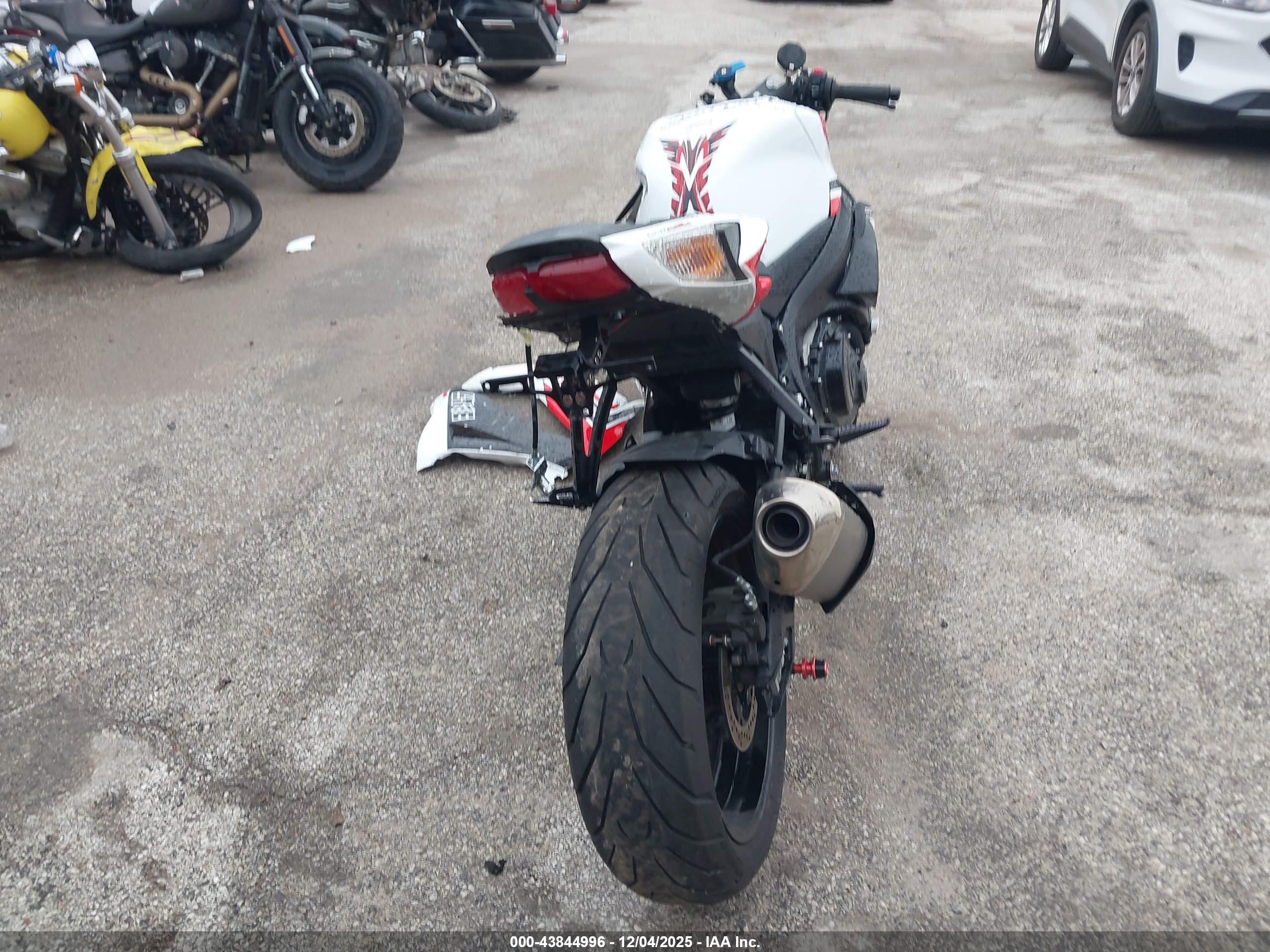 SUZUKI GSX-R600 image 6