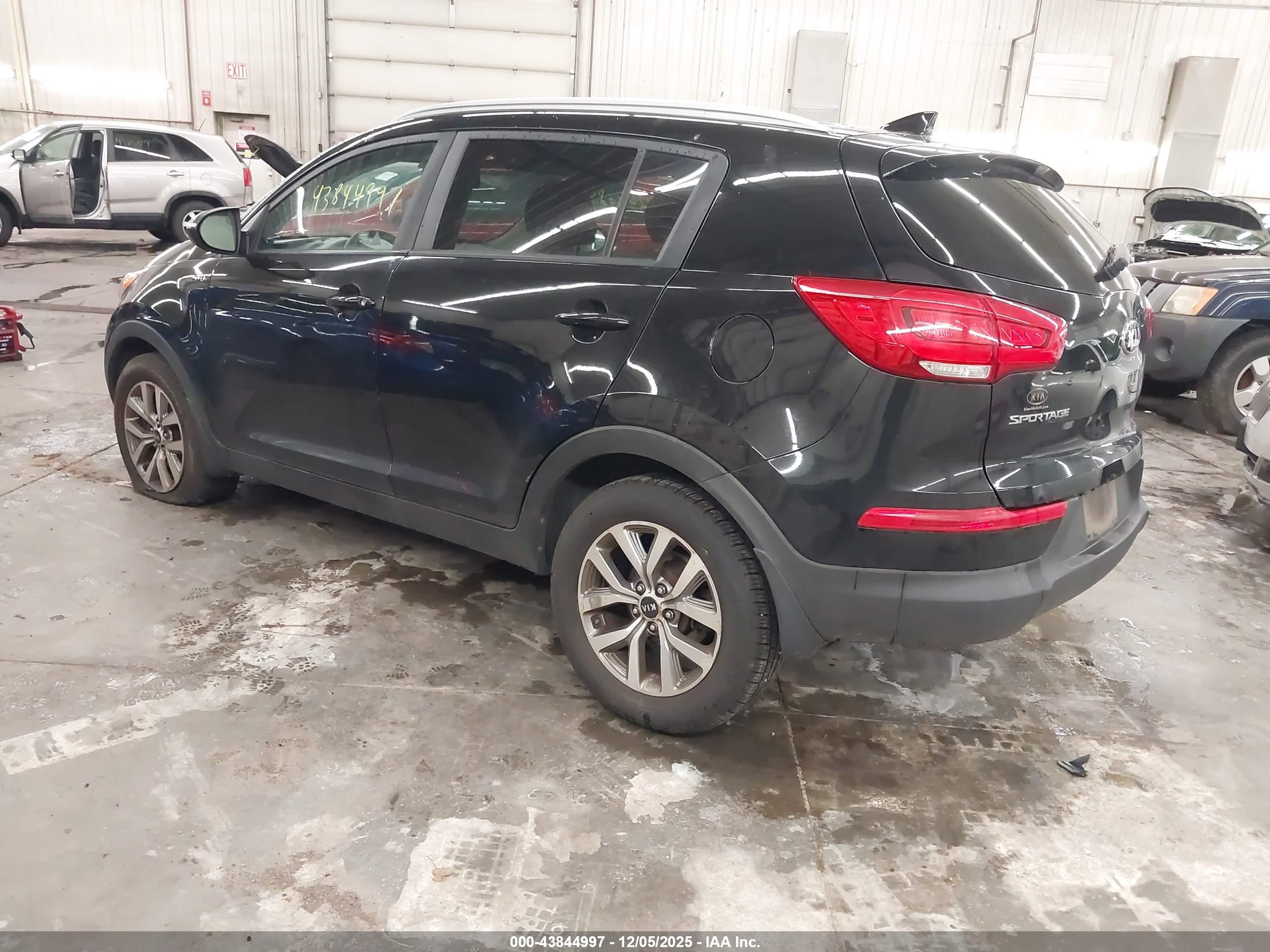 KIA SPORTAGE image 3