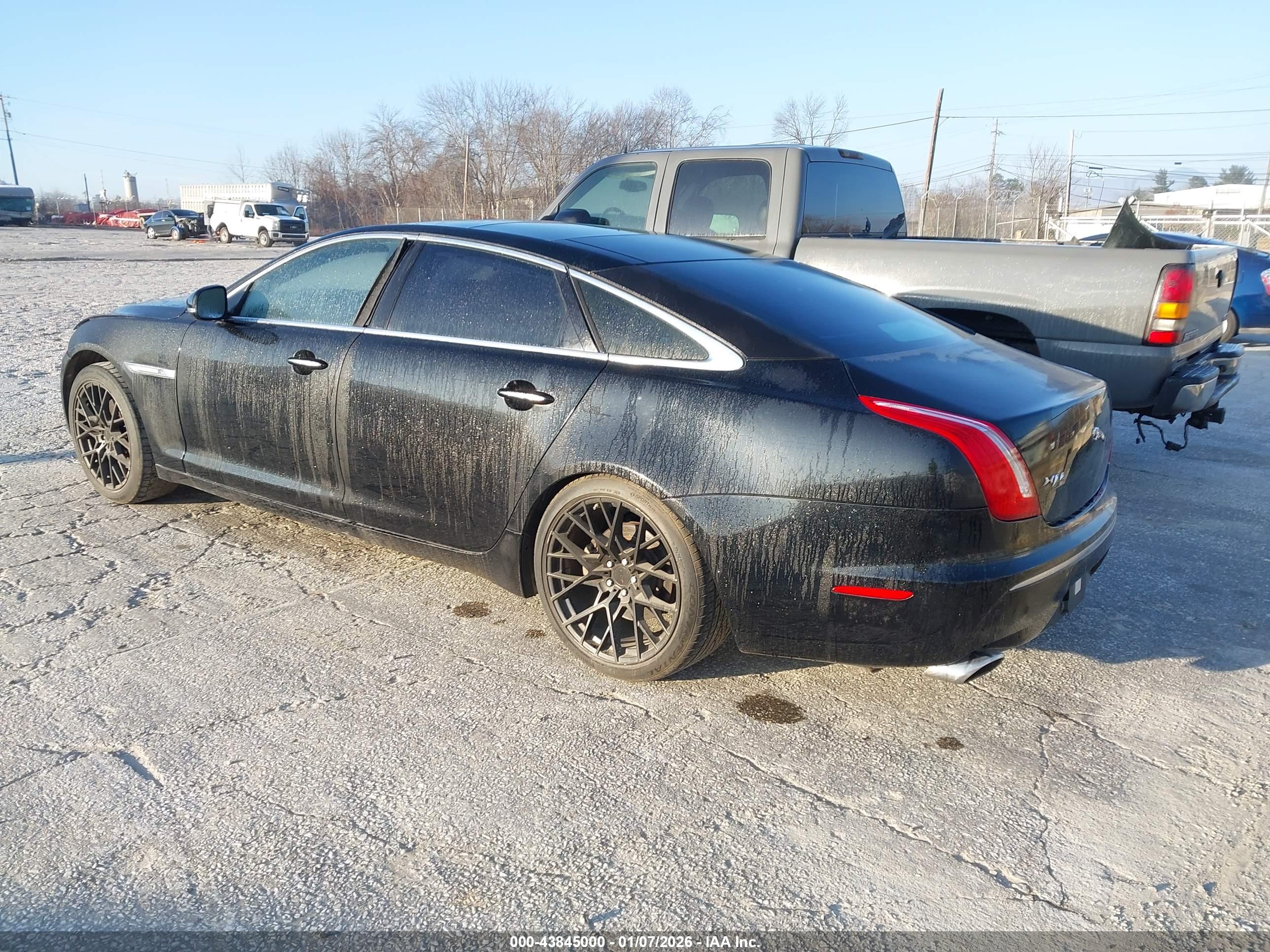 JAGUAR XJ image 3
