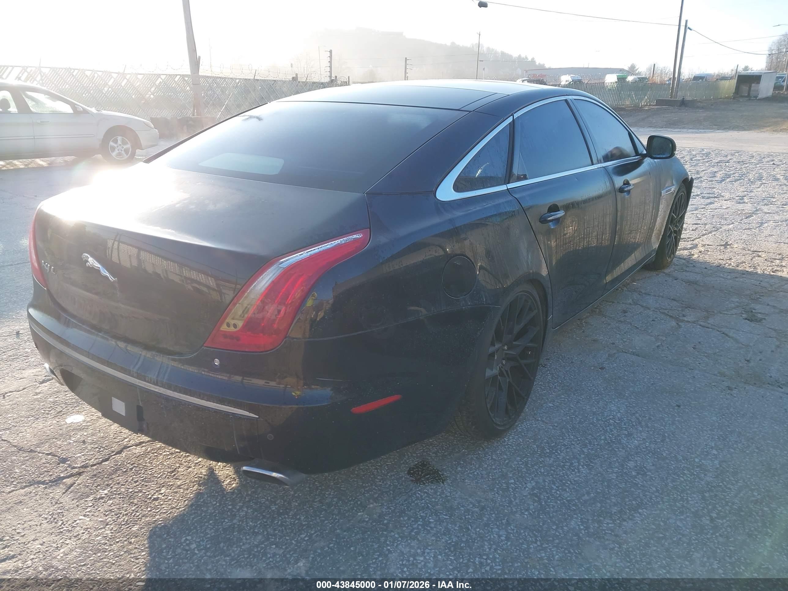 JAGUAR XJ image 4