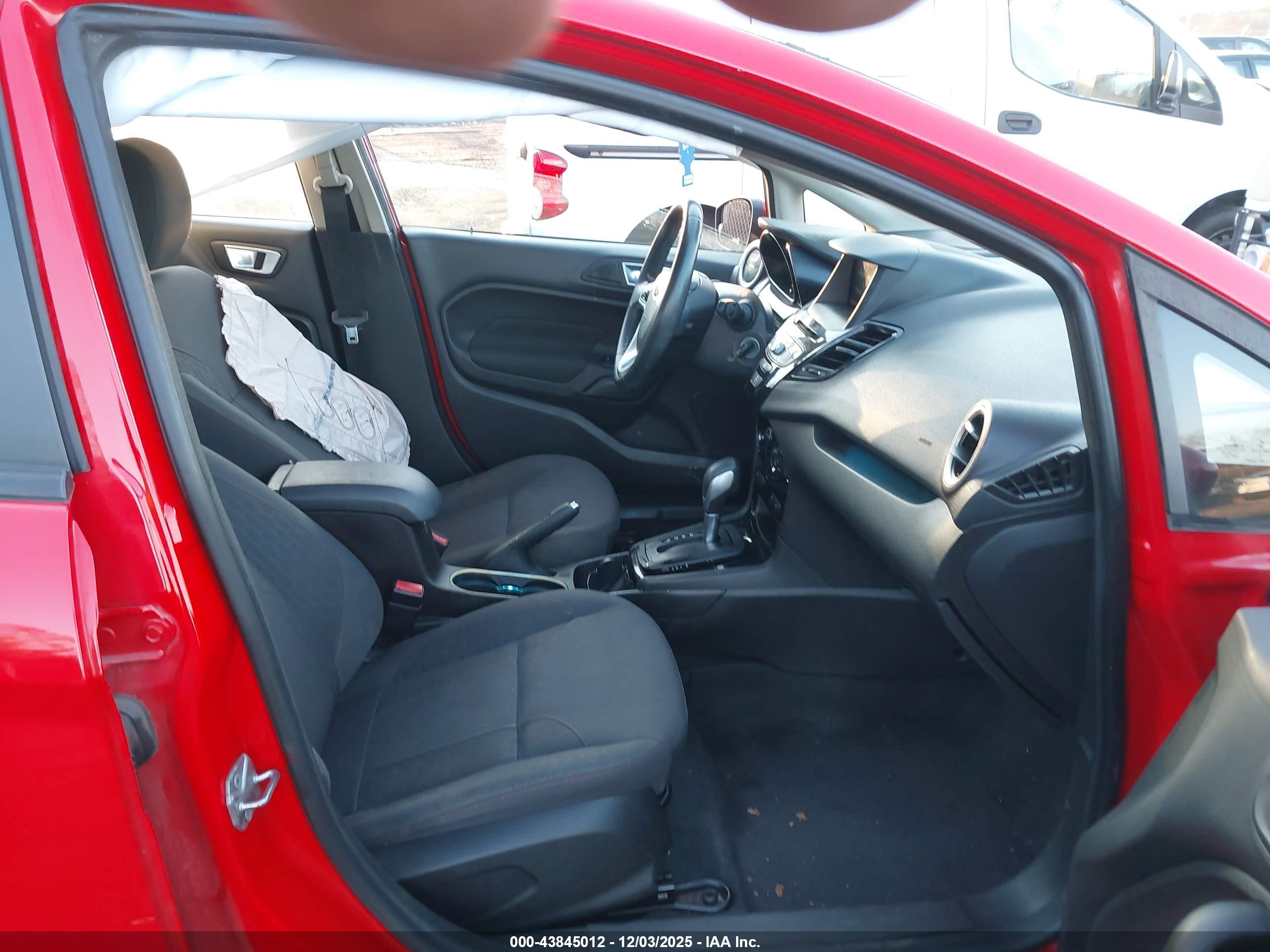 FORD FIESTA image 5