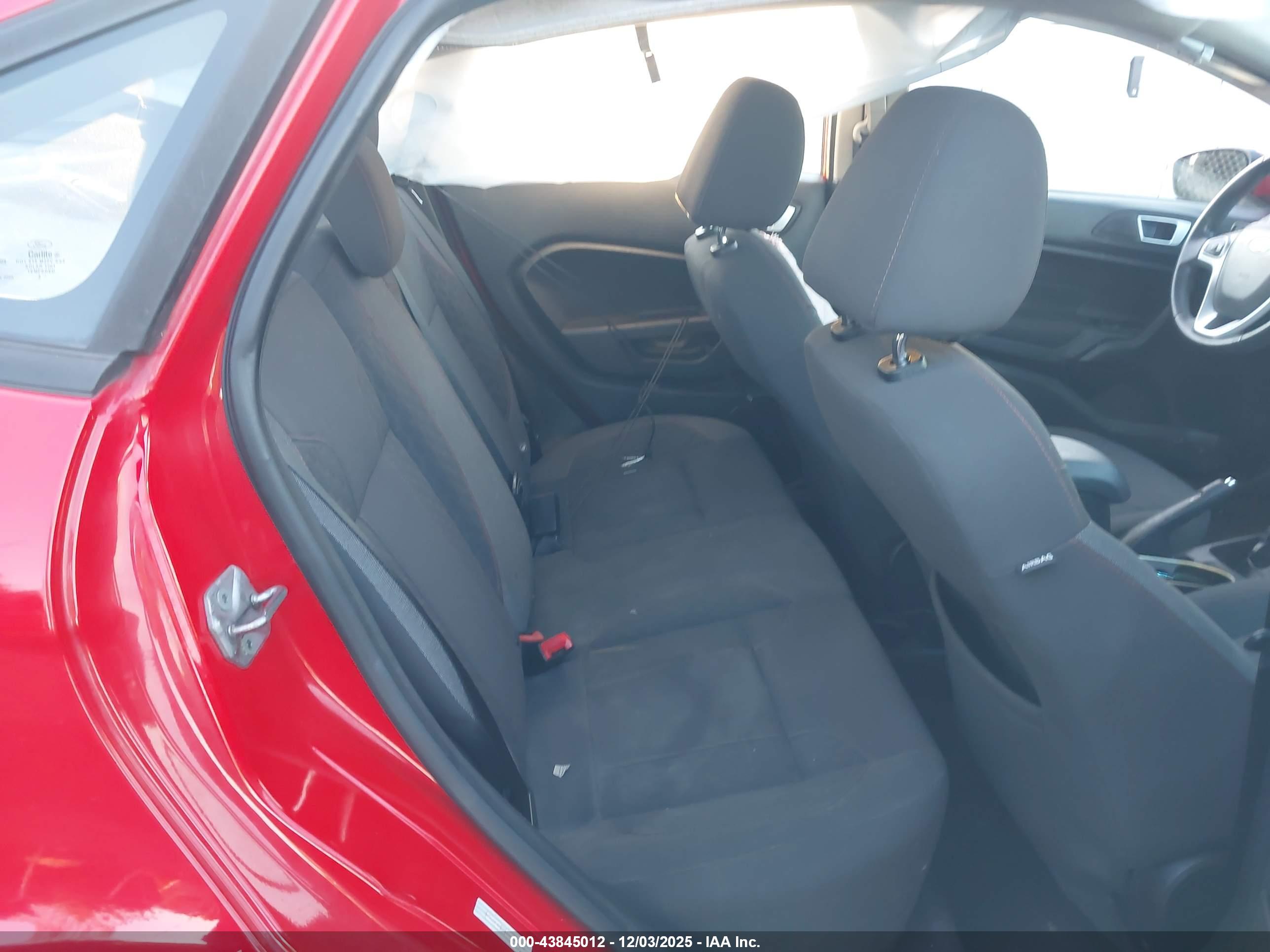 FORD FIESTA image 8